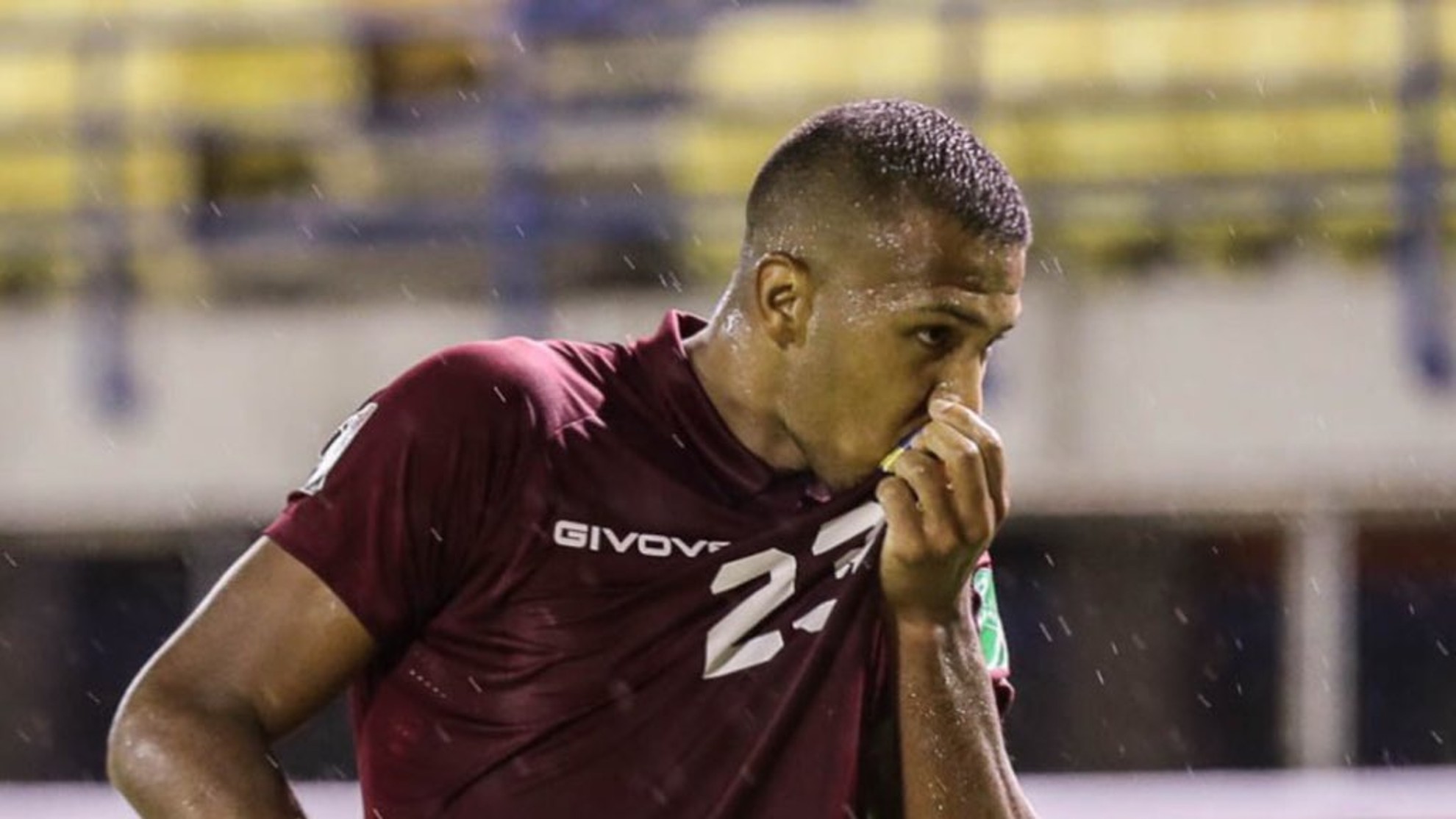 Salomón Rondón celebra un gol con la Selección de fútbol de Venezuela
