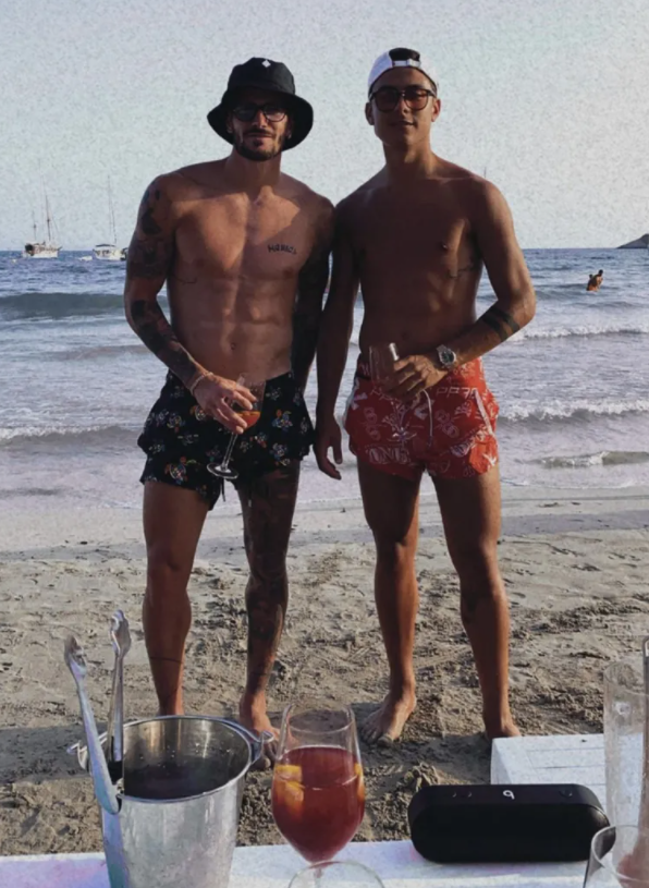 De Paul y Dybala, en Ibiza. Ya en Italia se encontraron en varias ocasiones cuando De Paul jugaba en Udinese.