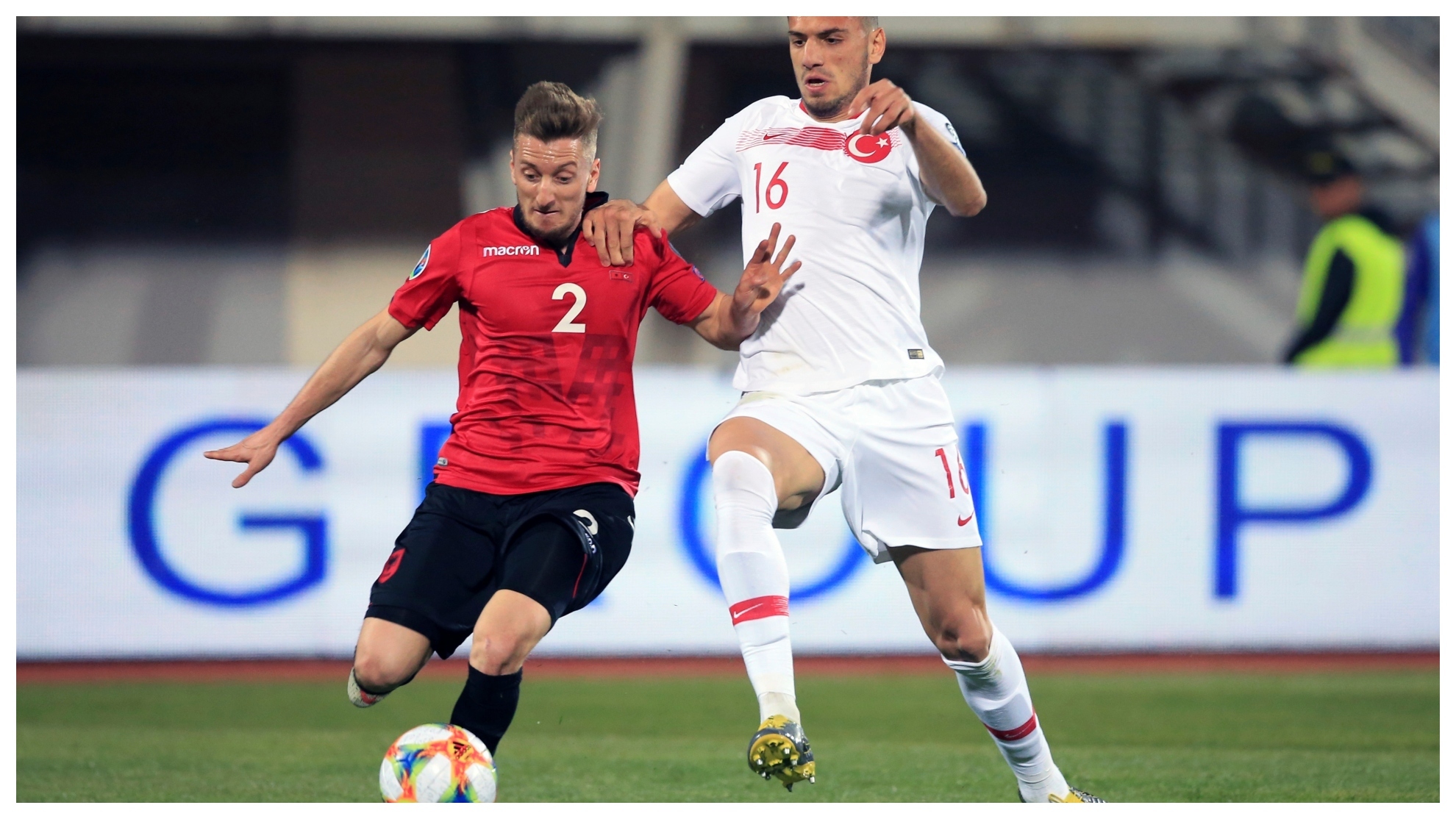 Iván Balliu, en un partido de la selección albanesa ante la de Turquía.
