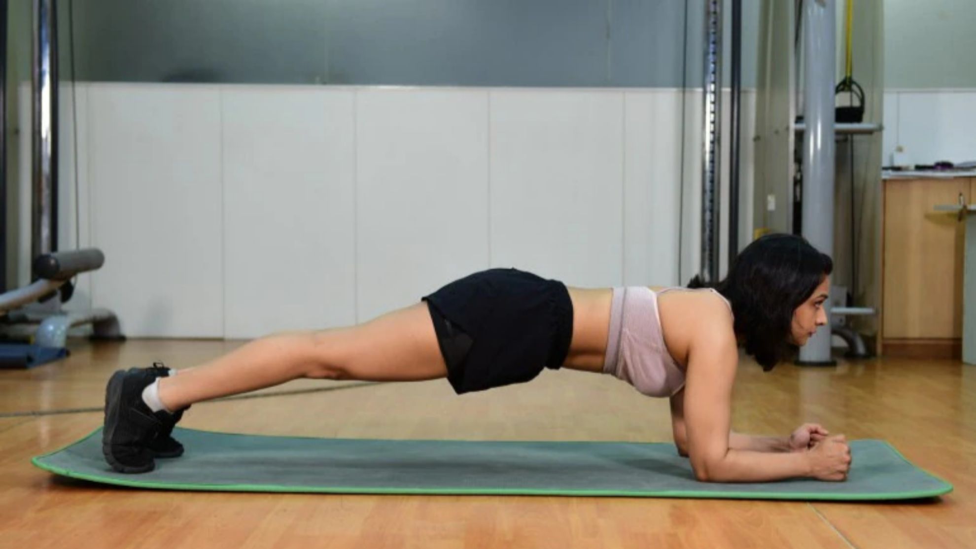 Plank Exercise Routine: How to do planks to get a flat stomach | Marca