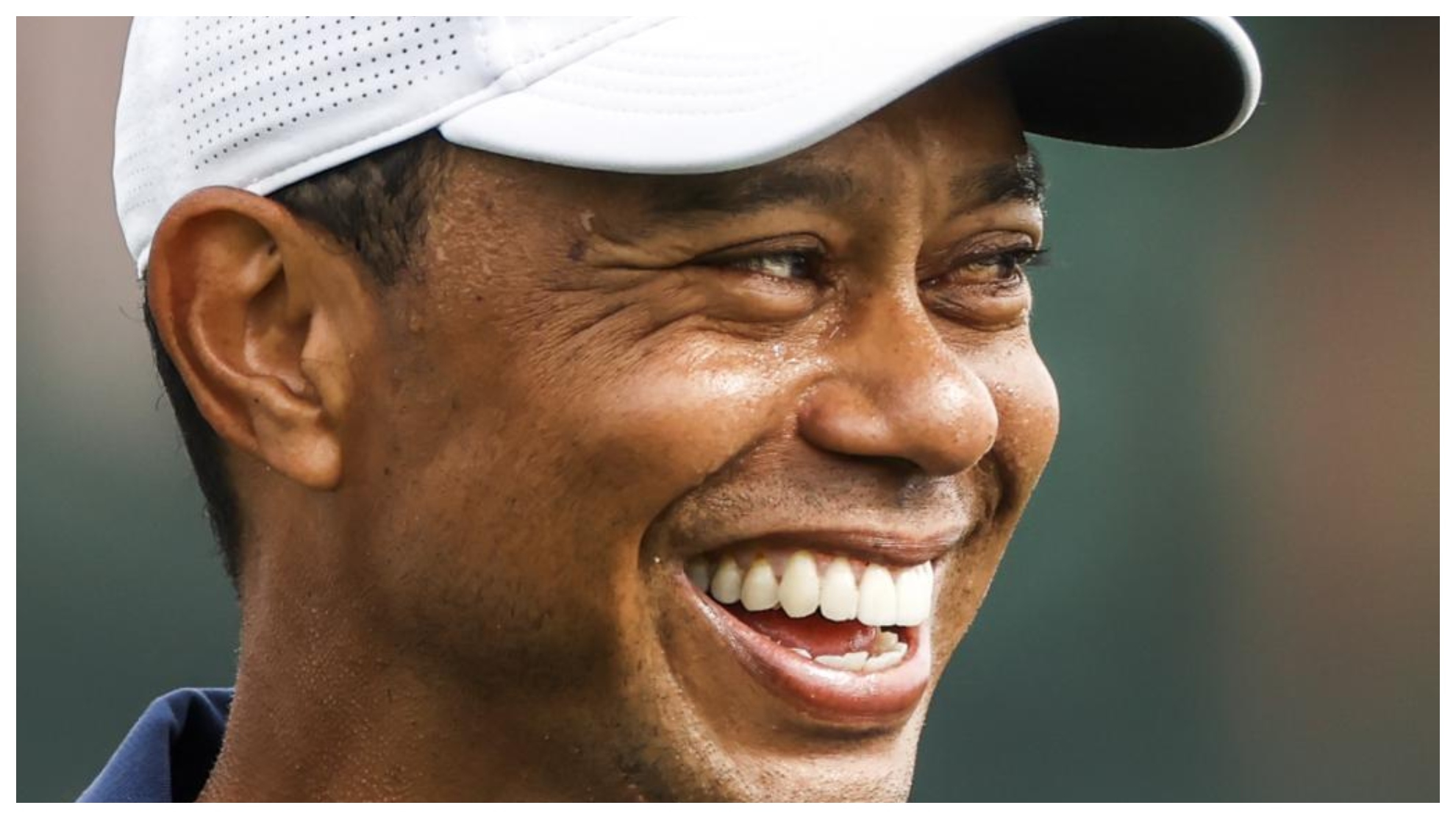 Tiger Woods sonríe durante la segunda jornada de prácticas del Masters.