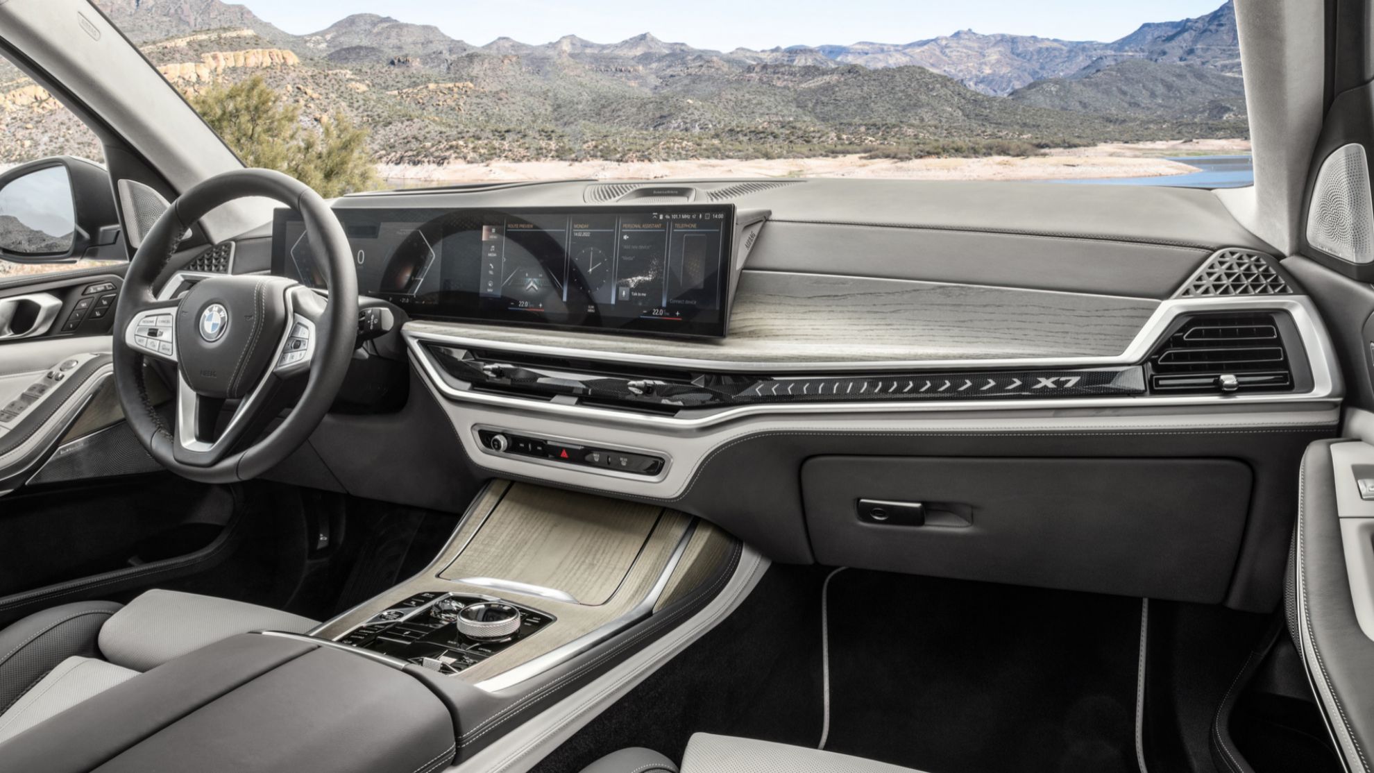 BMW X7 - SUV - restyling - actualizacion - nuevo interior - pantalla curva