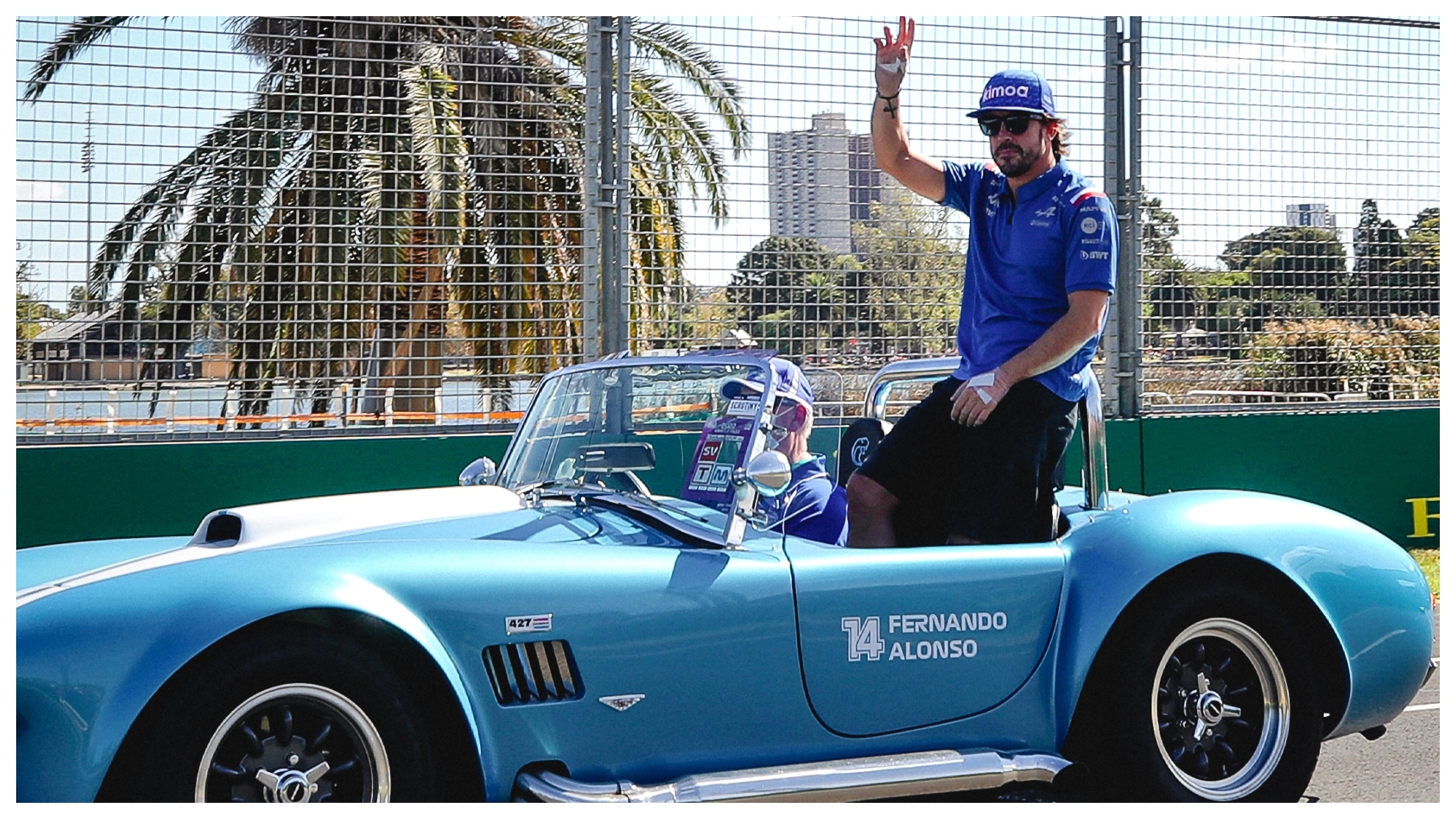 Fernando Alonso, en el desfile en Australia.