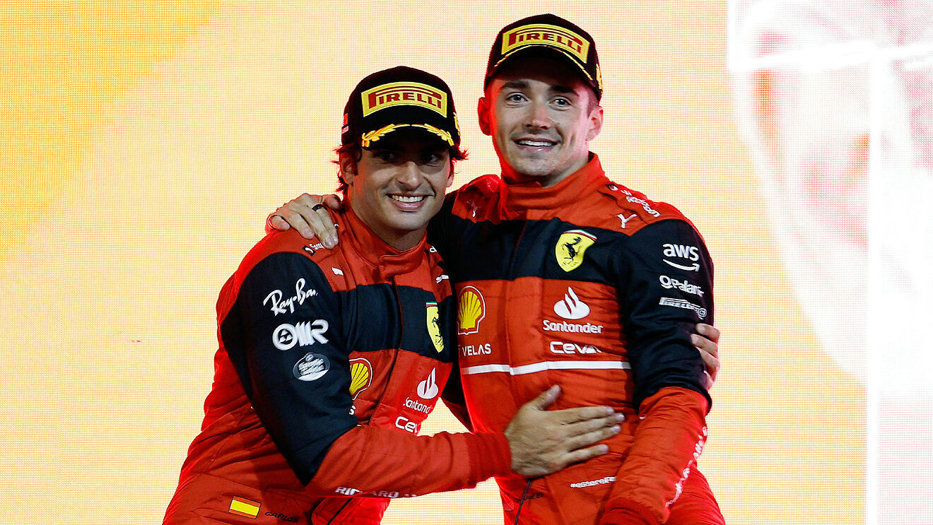 Carlos Sainz y Charles Leclerc, con Ferrari.