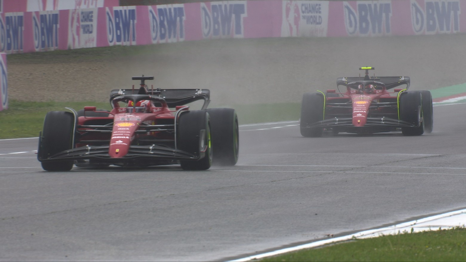 Leclerc y Sainz, en los Libres 1 en Imola.