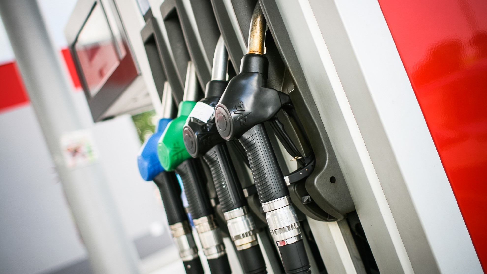Precio de la gasolina y diésel hoy domingo 24 de abril: cuáles son las gasolineras más caras y más baratas