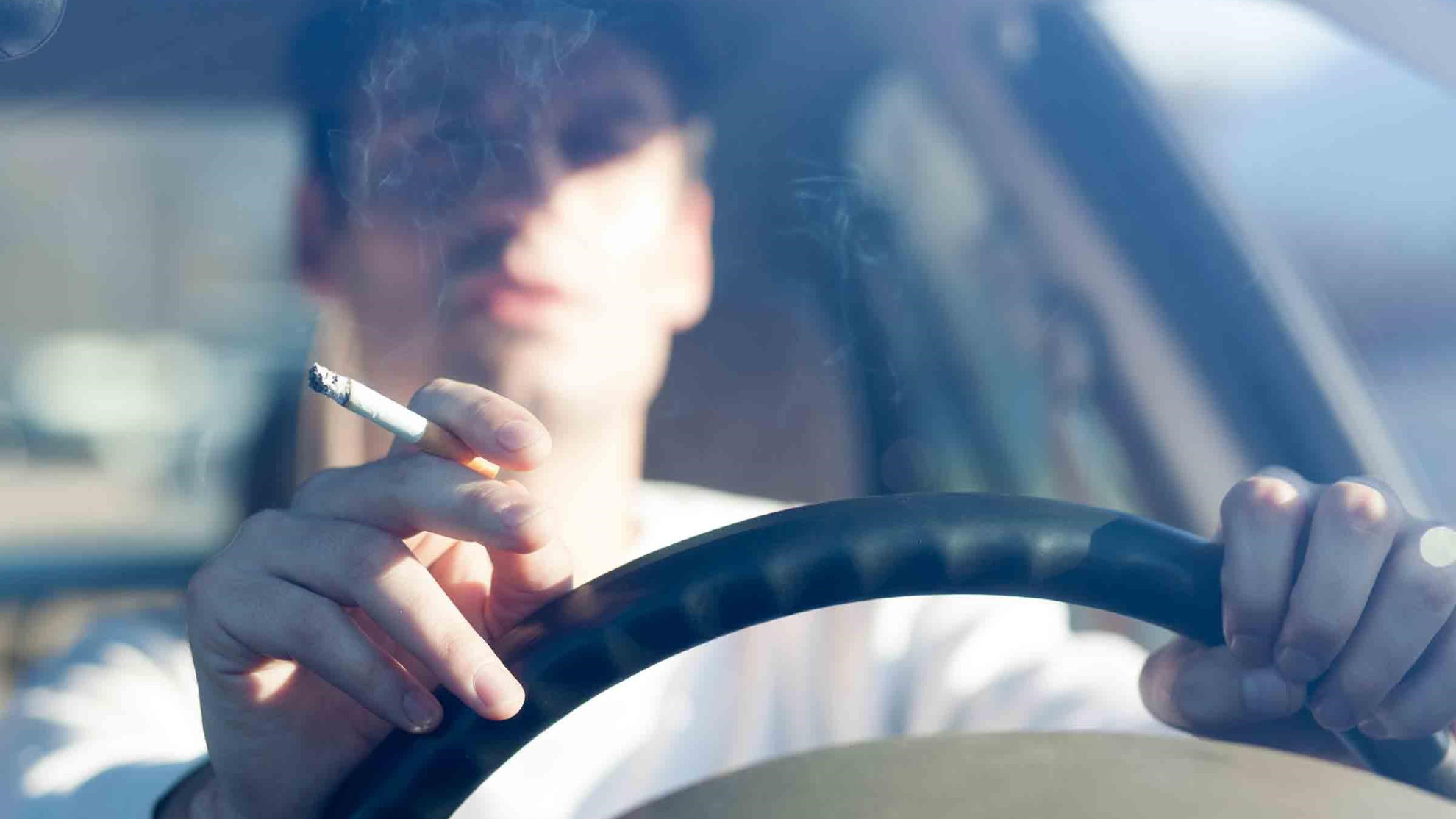 Fumar en el coche - Multa por fumar en el coche - Prohibido fumar en el coche