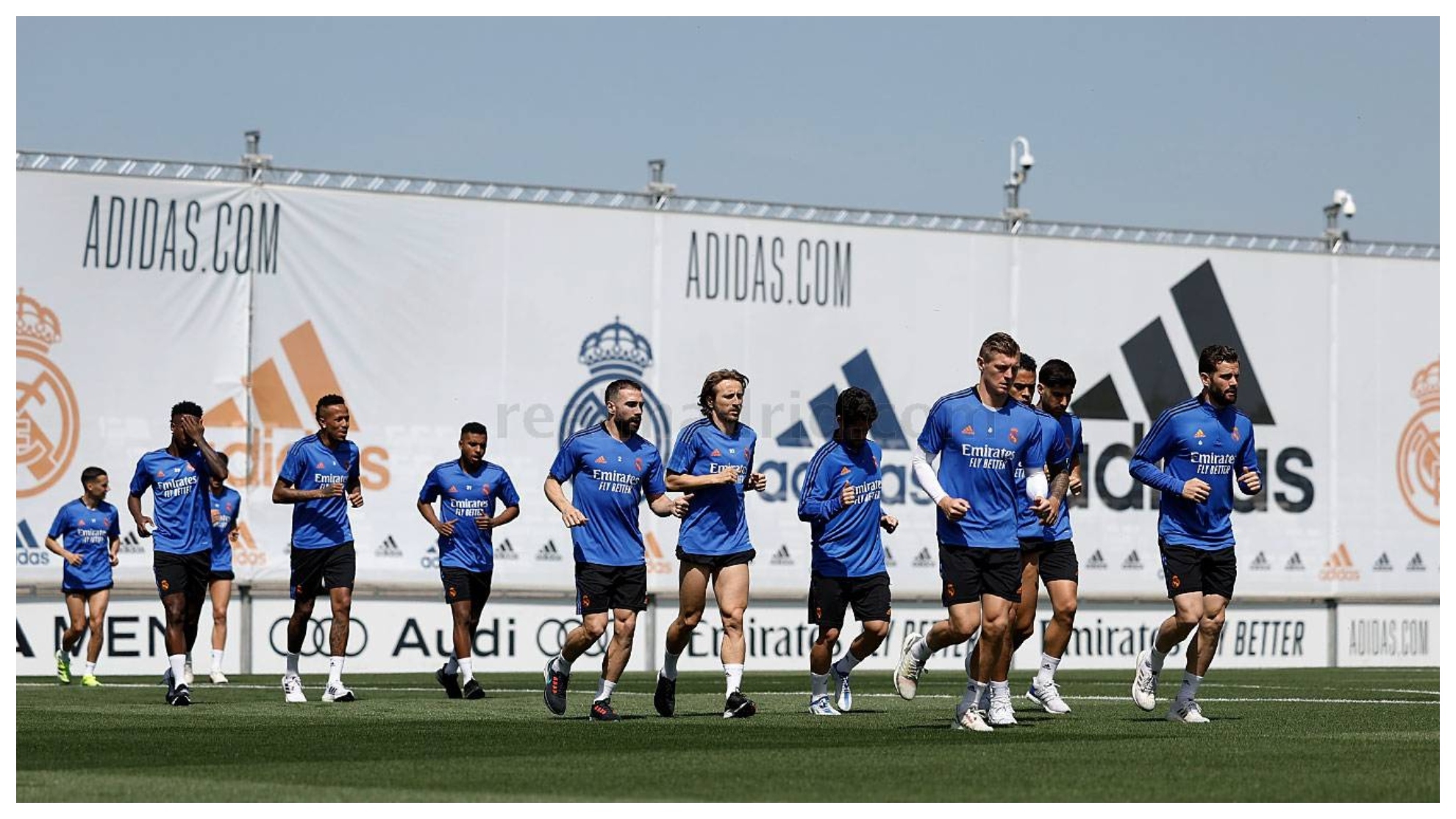 Los jugadores del Real Madrid en el entrenamiento de hoy en Valdebebas.