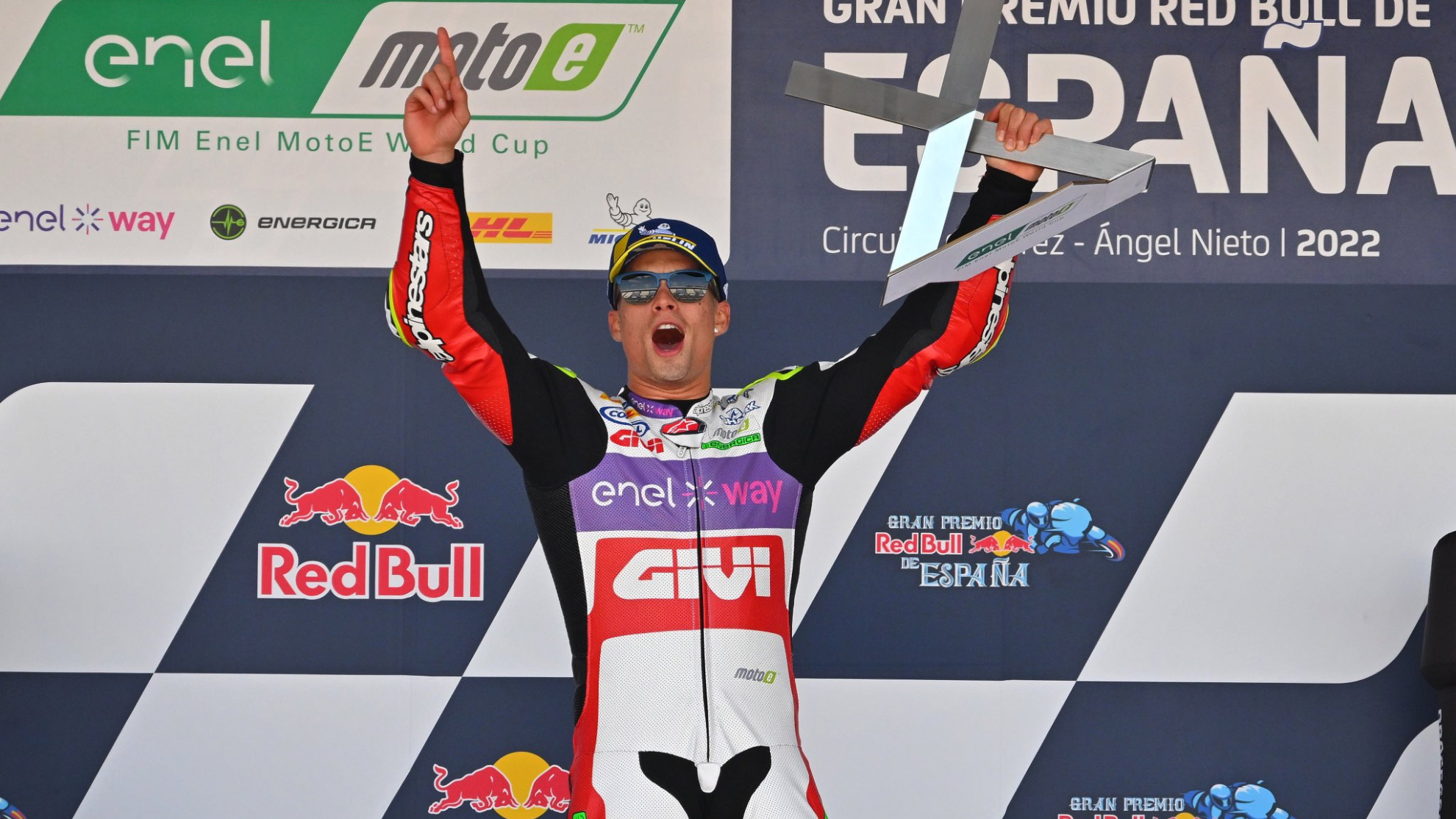 Eric Granado celebra la victoria en Jerez.