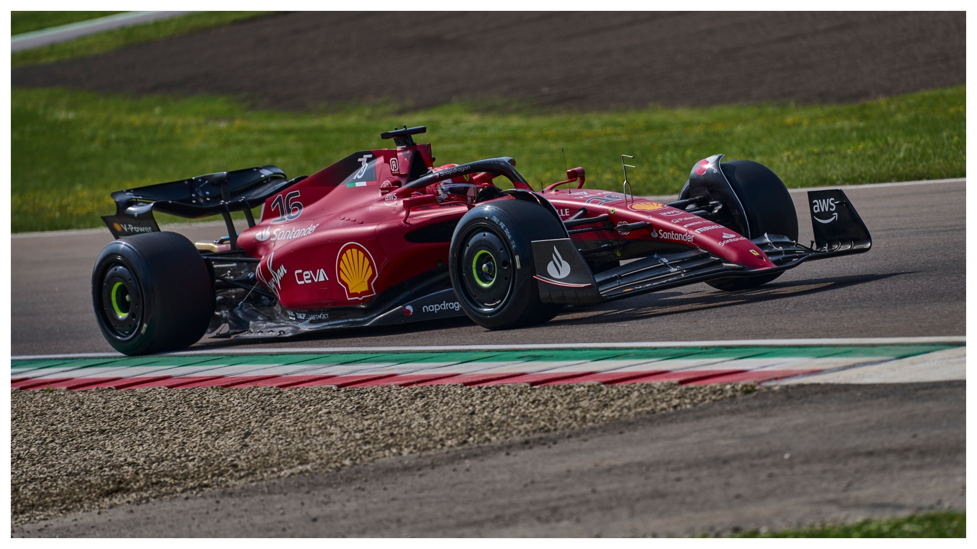 Charles Leclerc, sobre el Ferrari.