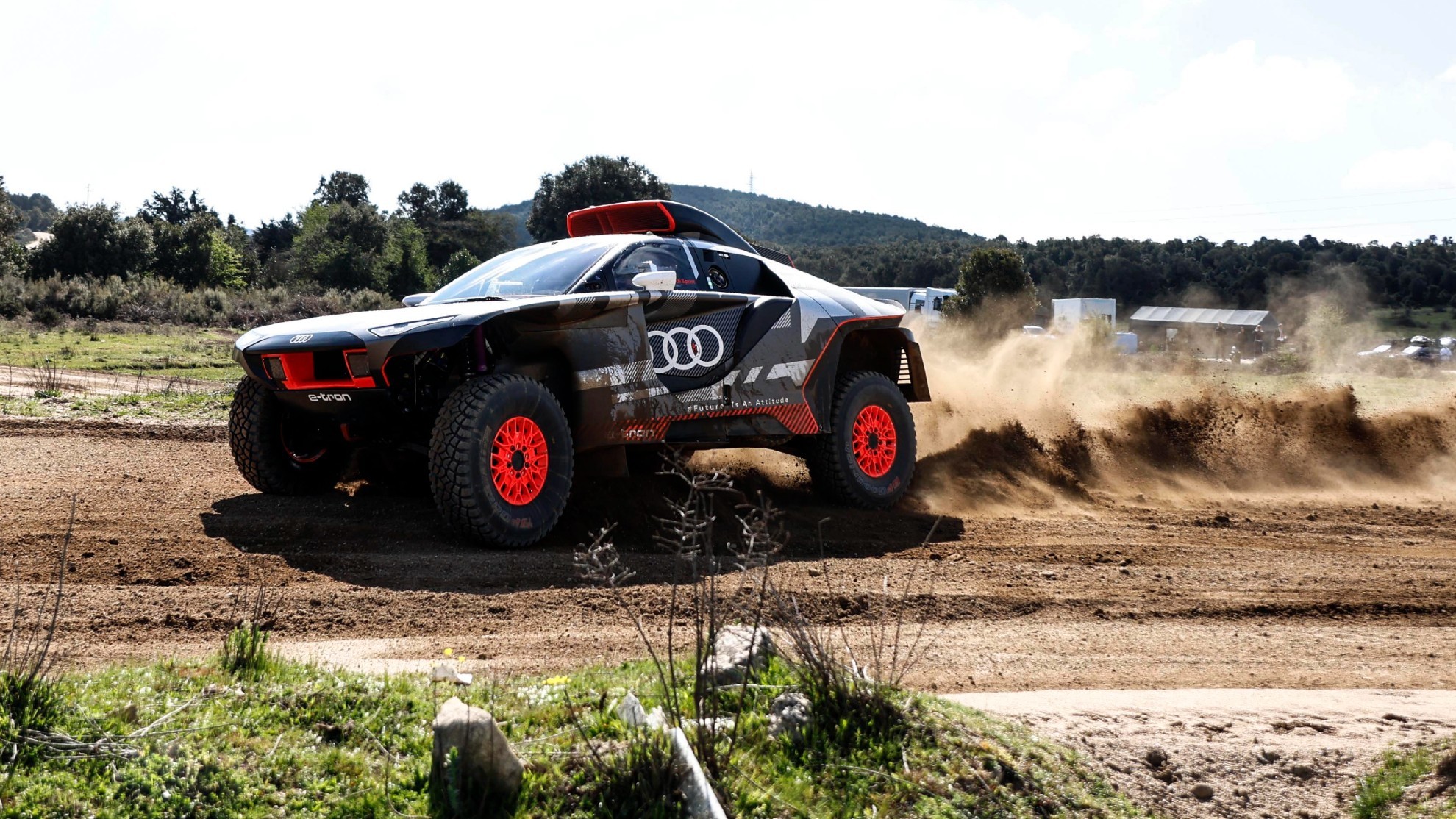 Audi RS Q etron - prueba - test drive - Carlos Sainz - Rally Dakar - prototipo hibrido