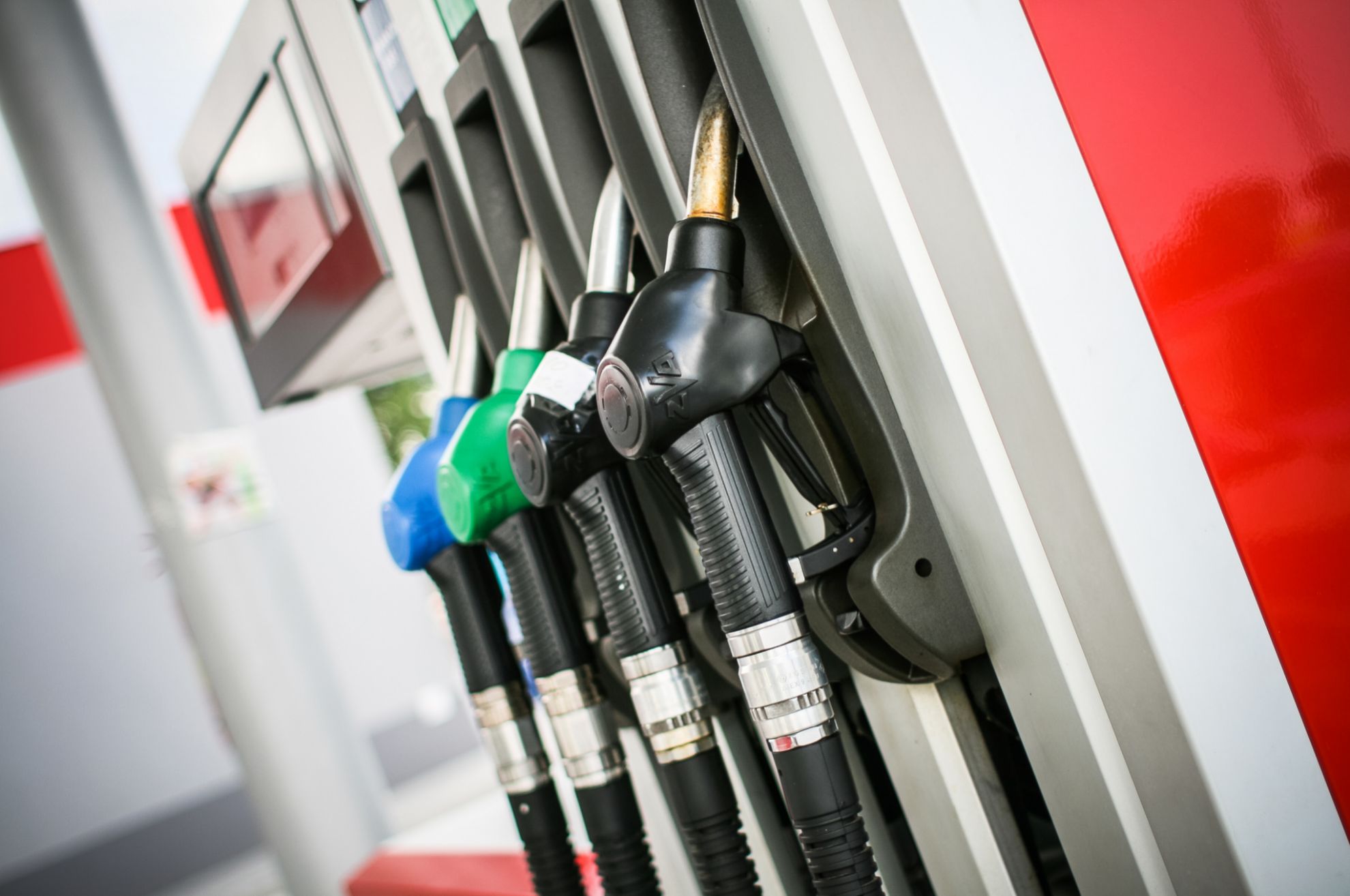 precios combustibles - gasolina - diesel - record historico - Nadia Calviño - 20 centimos
