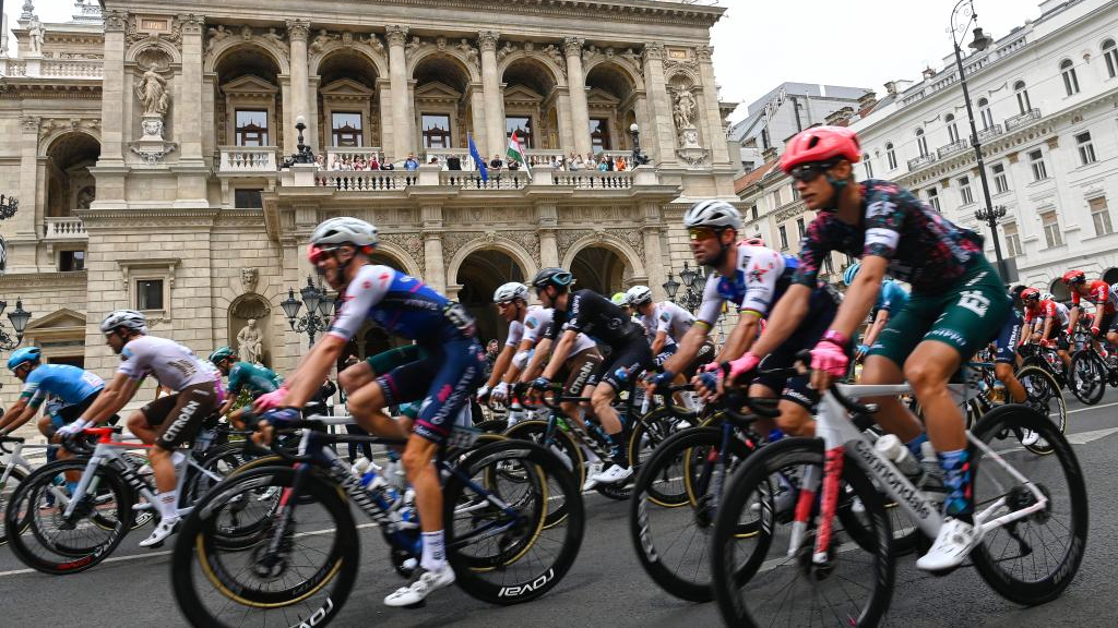 Resumen y clasificación: Giro de Italia etapa 1  Budapest-Visegard