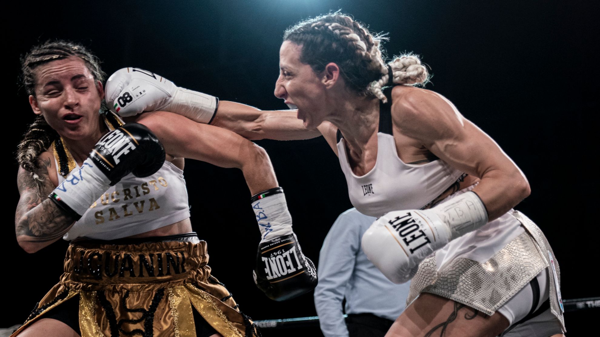 Jennifer Miranda peleando en "The Boxer Day"