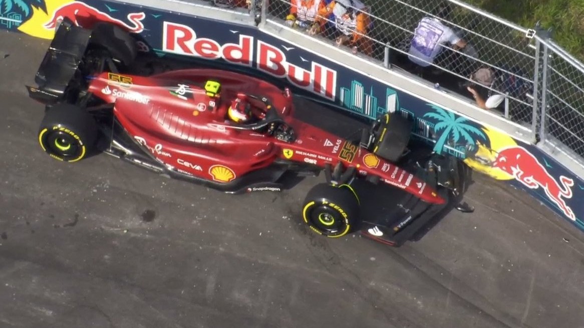 Sainz, contra el muro, en el Libre 2 del GP de Miami 2022.