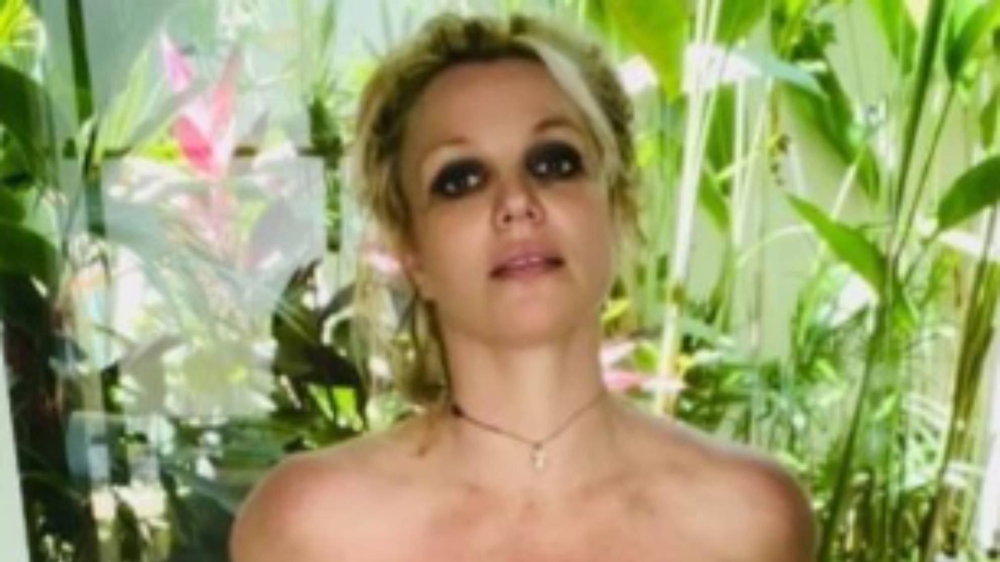 Britney Spears Nude Porn - Britney Spears alarms her fans after posting new NUDE selfie set | Marca