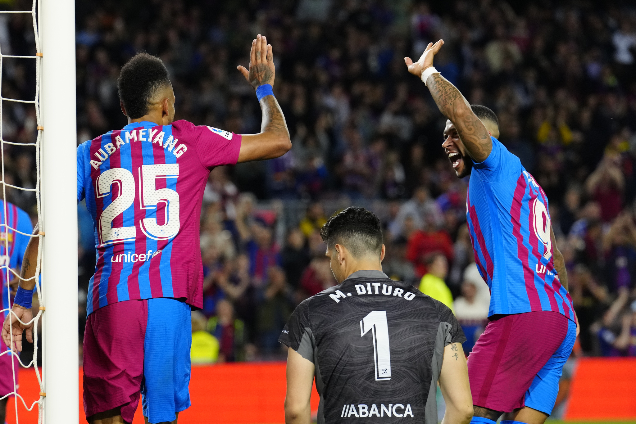 Aubameyang double helps Barcelona cruise past Celta