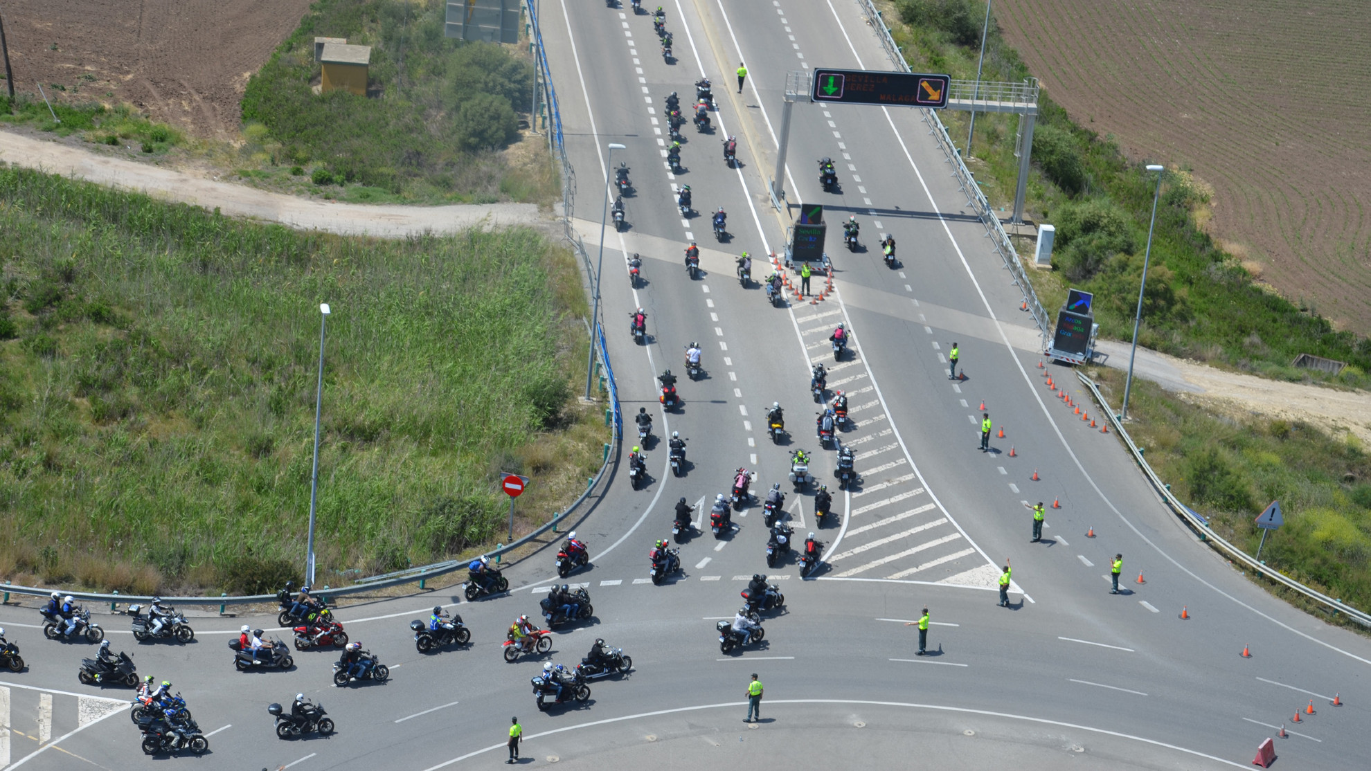 Esto es lo que pasa cuando se juntan 50.000 motos en el Circuito de Jerez y quieren salir todas a la vez