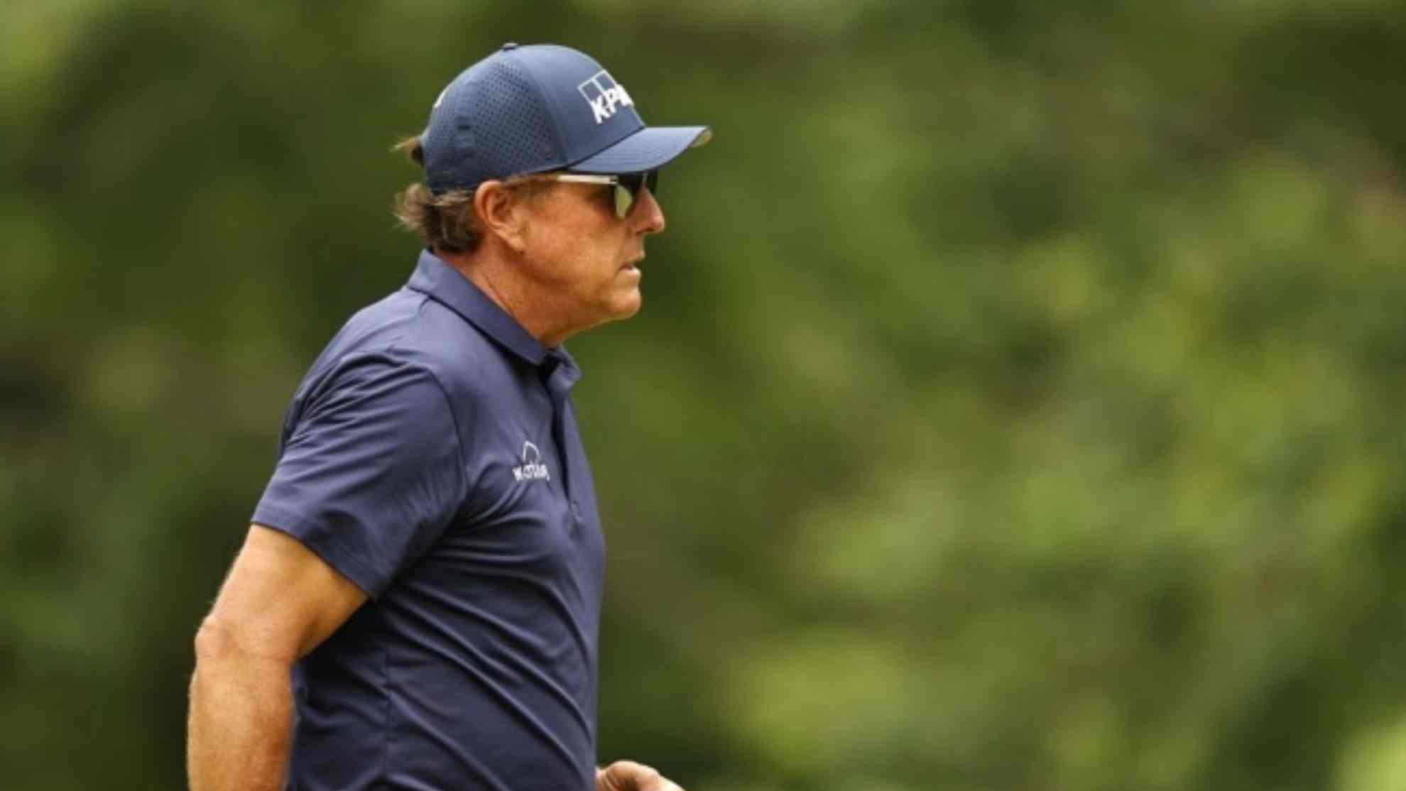 Phil Mickelson declines to defend his 