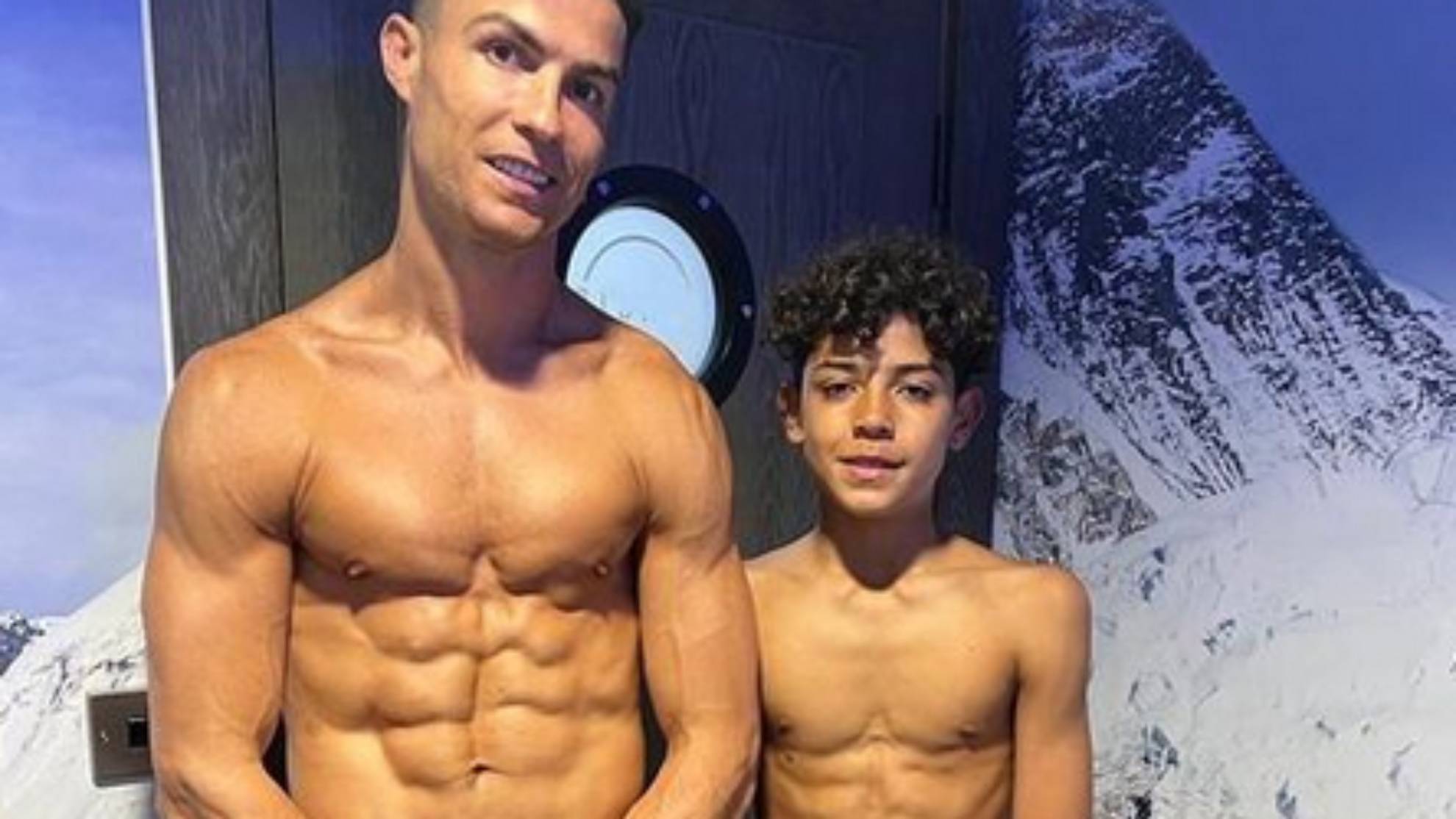 Man Utd News: Cristiano Ronaldo shows off muscles along with 11-year-old son - Marca