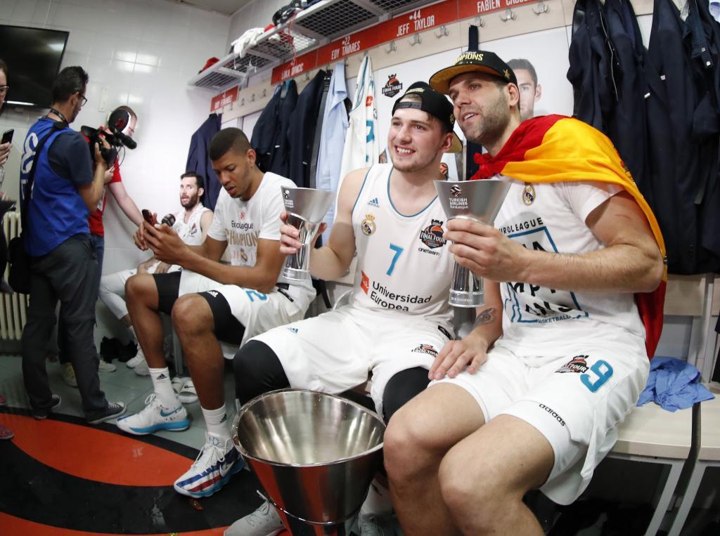 Los jugadores del Madrid de baloncesto, eufricos tras conquistar la Euroliga en 2018 en Belgrado.