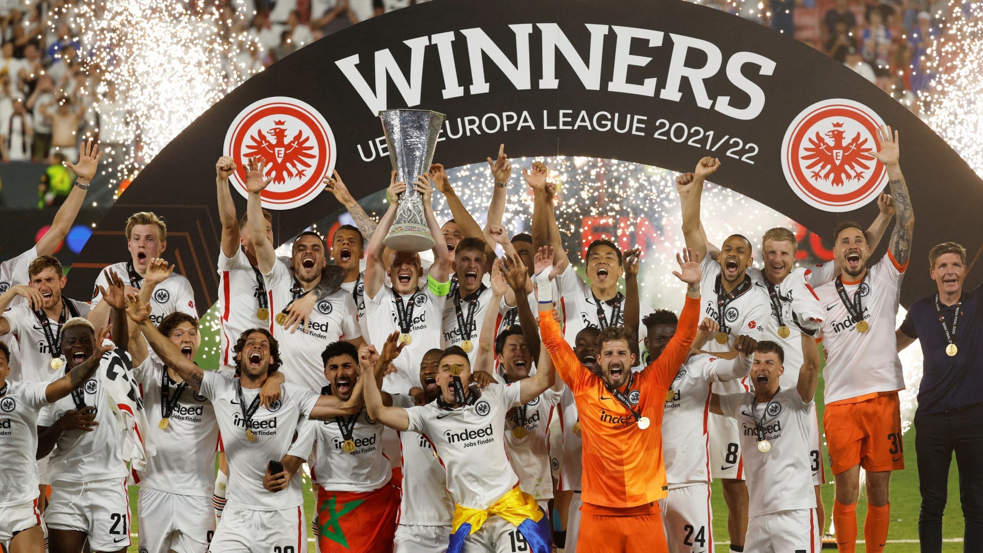 eintracht frankfurt espera al ganador de la champions league: real madrid o liverpool