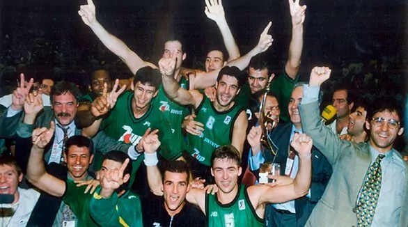 El Joventut celebra su victoria en la Final Four de Tel-Aviv en 1994.