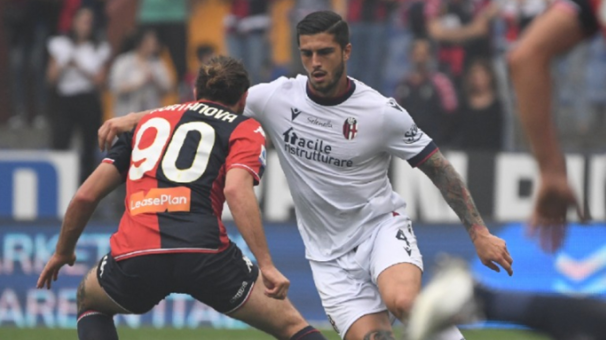 Johan Vásquez y Genoa descienden de la Serie A tras perder ante el Bolonia