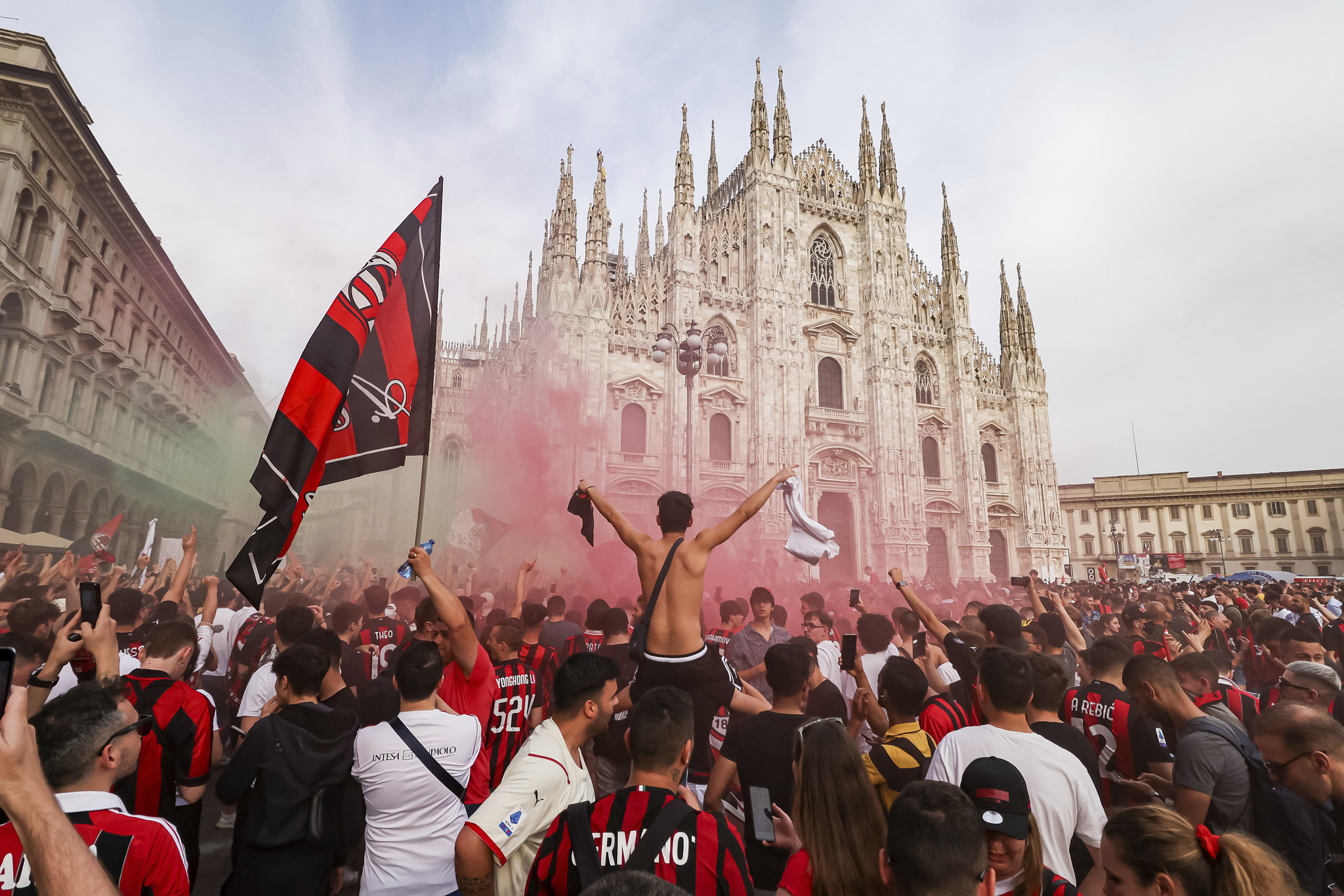 AC  lt;HIT gt;Milan lt;/HIT gt; fans gather in Piazza Duomo square, with the gothic cathedral in the background, during a Serie A soccer match between Sassuolo and AC  lt;HIT gt;Milan lt;/HIT gt;, being played in Reggio Emilia, in  lt;HIT gt;Milan lt;/HIT gt;, Italy, Sunday, May 22, 2022. (Alessandro Bremec/LaPresse via AP)