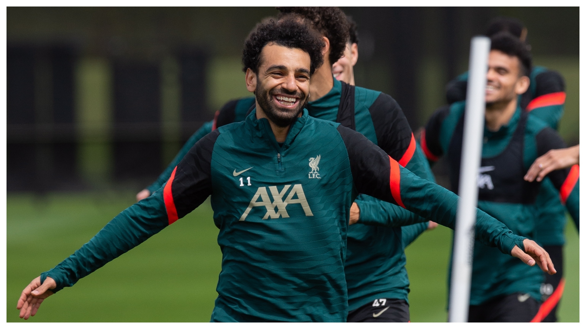 Salah, sonriente durante un entrenamiento del Liverpool.