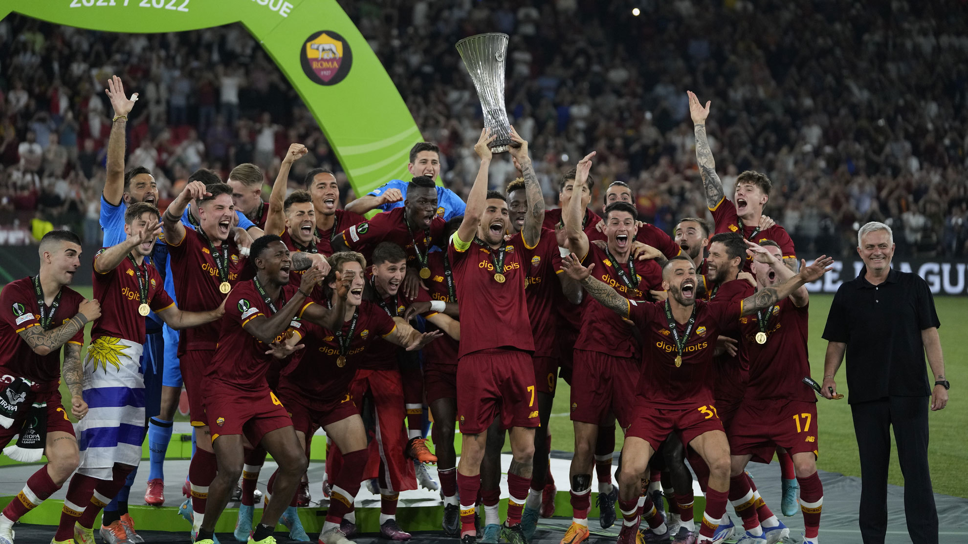 La Roma levanta la Conference League.