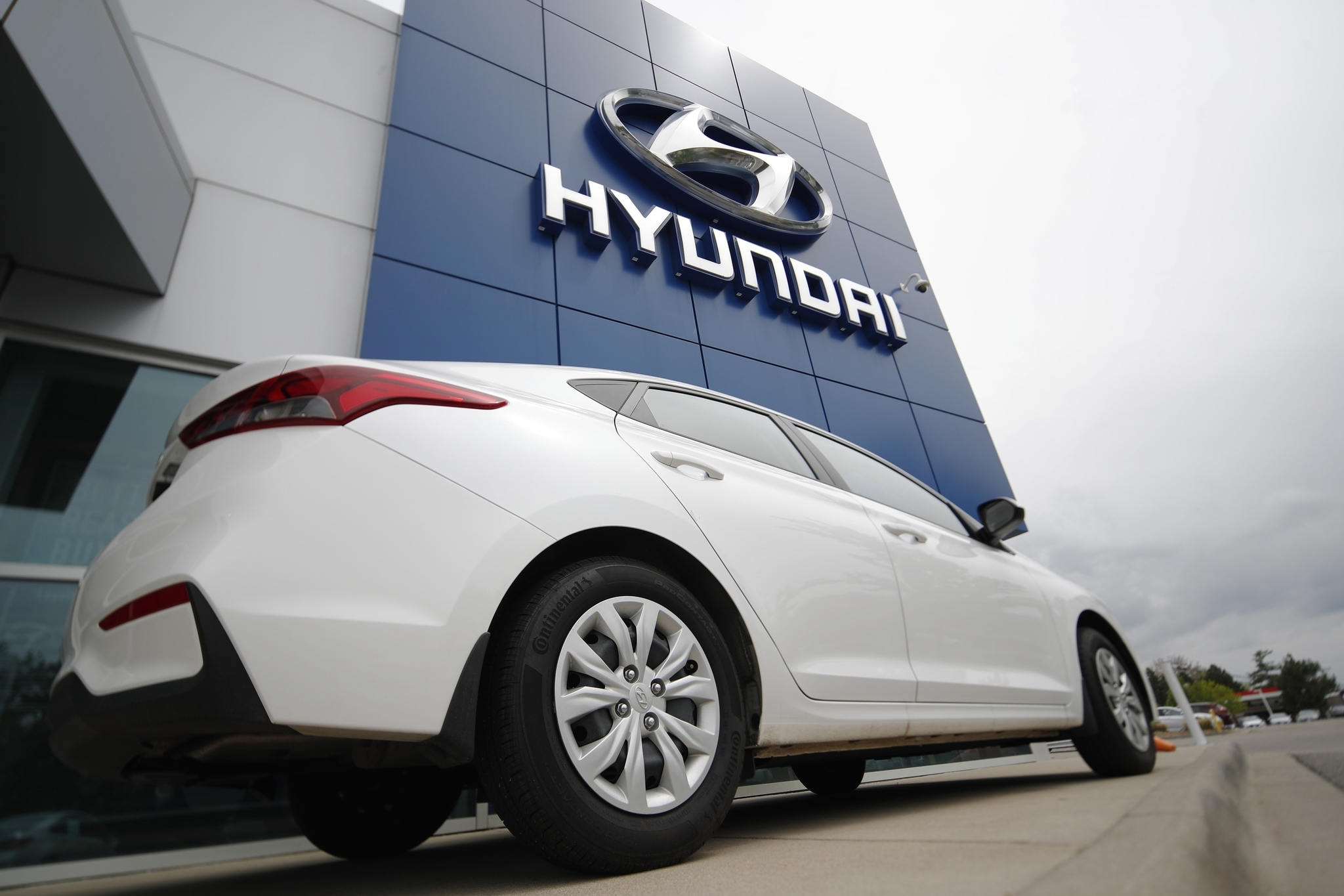 FILE - An unsold 2019 Accent sedan sits at a  lt;HIT gt;Hyundai lt;/HIT gt; dealership in Littleton, Colo. on Sunday, May 19, 2019. Korean automaker  lt;HIT gt;Hyundai lt;/HIT gt; is recalling 239,000 cars because the seat belts can explode and injure vehicle occupants. The recall, which expands and replaces three previous recalls, includes 2019-2022 Accents, 2021-2023 Elantras and 2021-2022 Elantra HEVs, or hybrid electric vehicles. Owners will be able to take their recalled vehicles to dealerships where the seat belt pretensioners will be fit with a cap at no cost. (AP Photo/David Zalubowski, File)