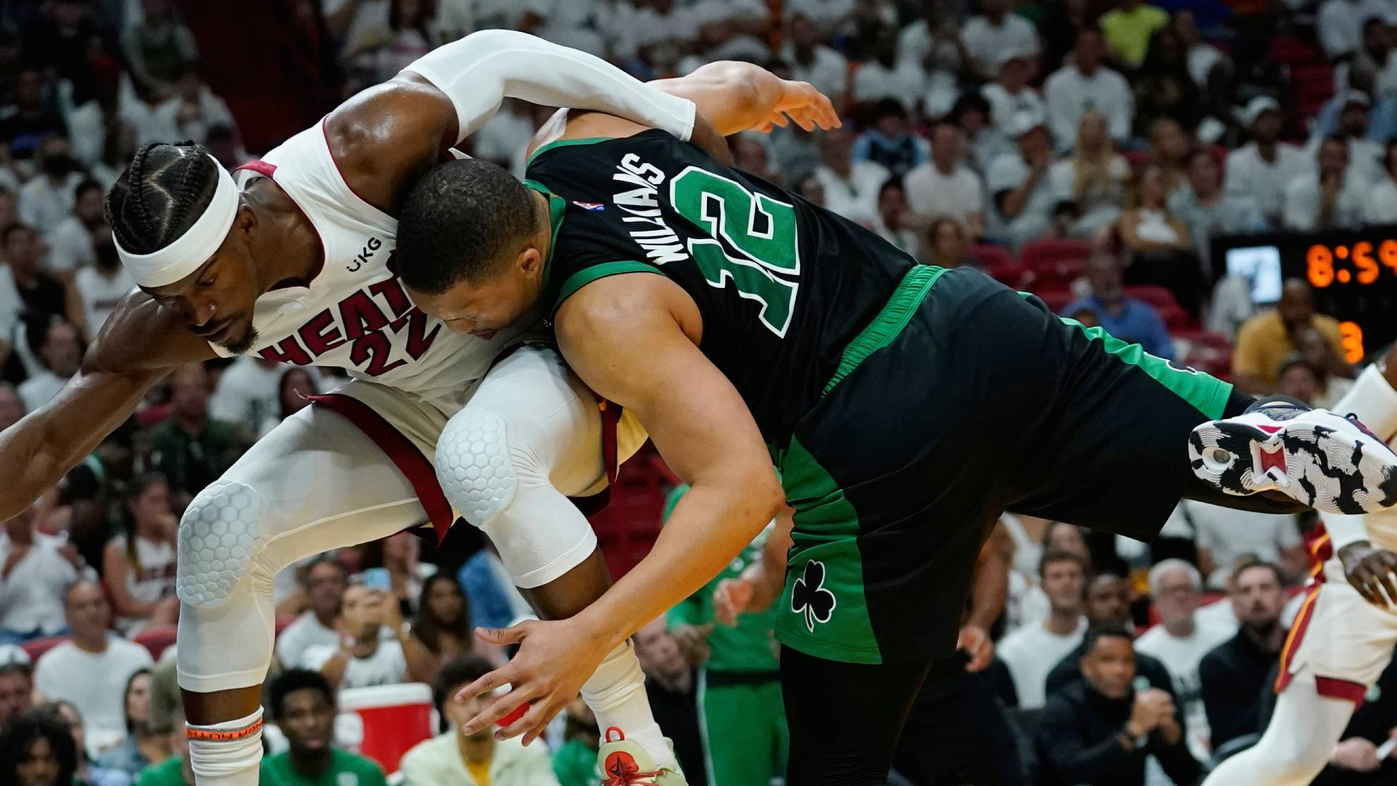 Los Celtics ganan en Miami y están a una victoria de volver a las Finales de la NBA