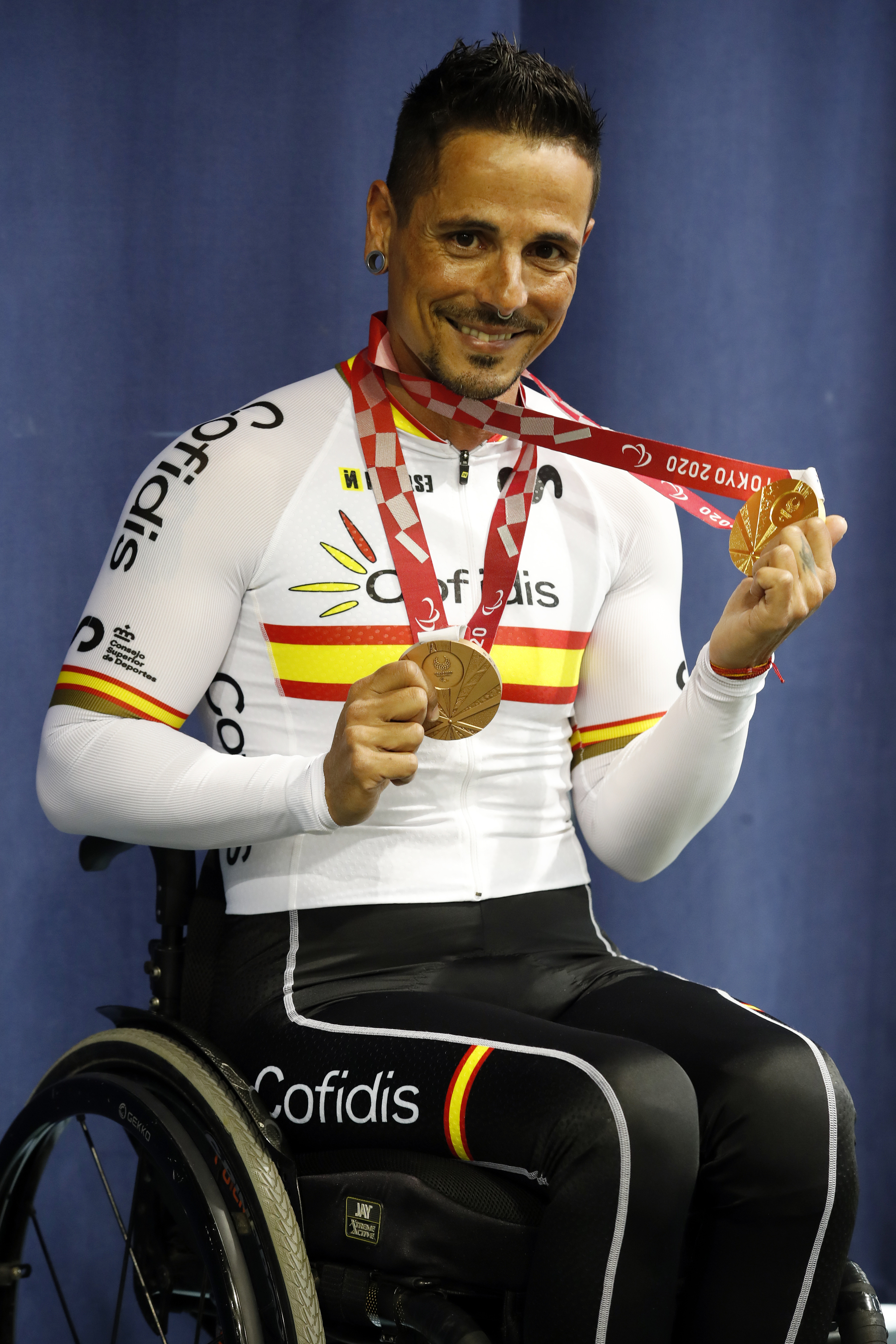 Sergio Garrote, con el oro y el bronce paralmpicos.