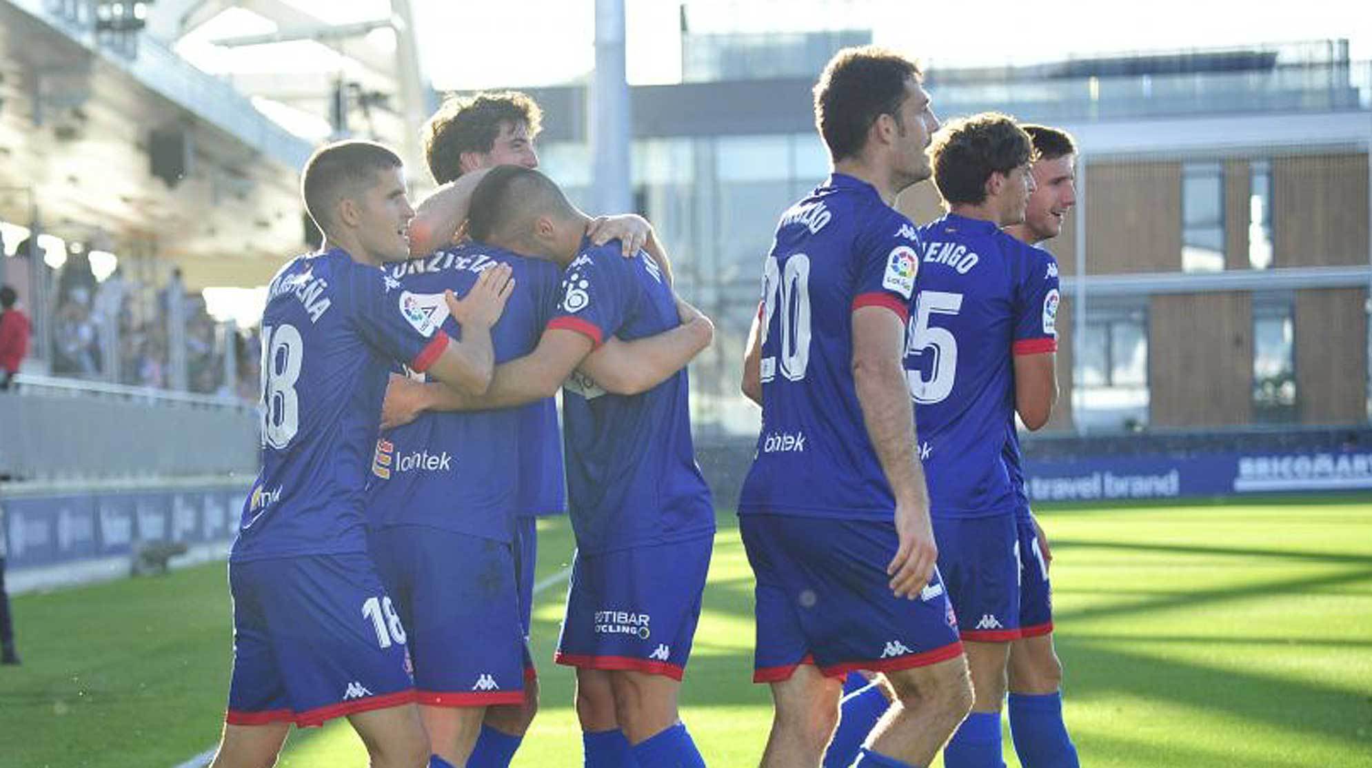 Unzueta celebra con sus compañeros el gol del triunfo ante la Ponfe