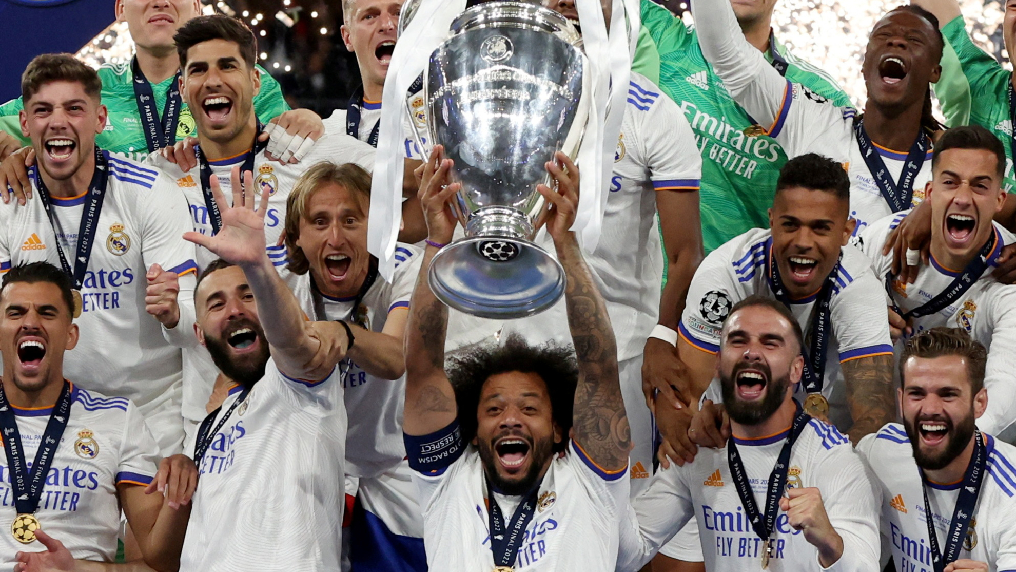 Marcelo alzó la copa con el real Madrid.