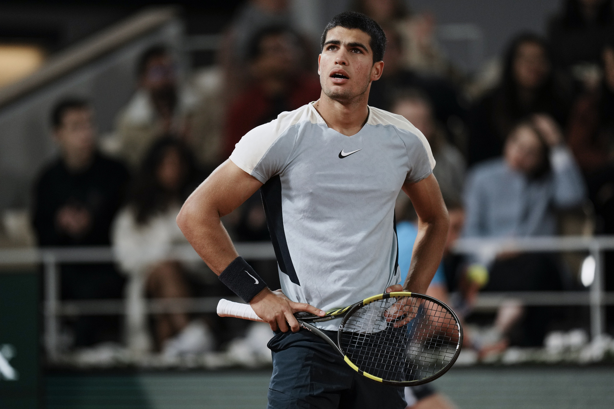 Spain's Carlos Alcaraz reacts after missing a shot against Russia's Karen  lt;HIT gt;Khachanov lt;/HIT gt; during their fourth round match at the French Open tennis tournament in Roland Garros stadium in Paris, France, Sunday, May 29, 2022. (AP Photo/Thibault Camus)