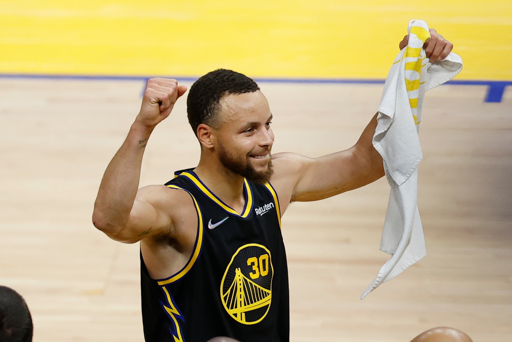 Stephen Curry and Golden State Warriors win fourth NBA