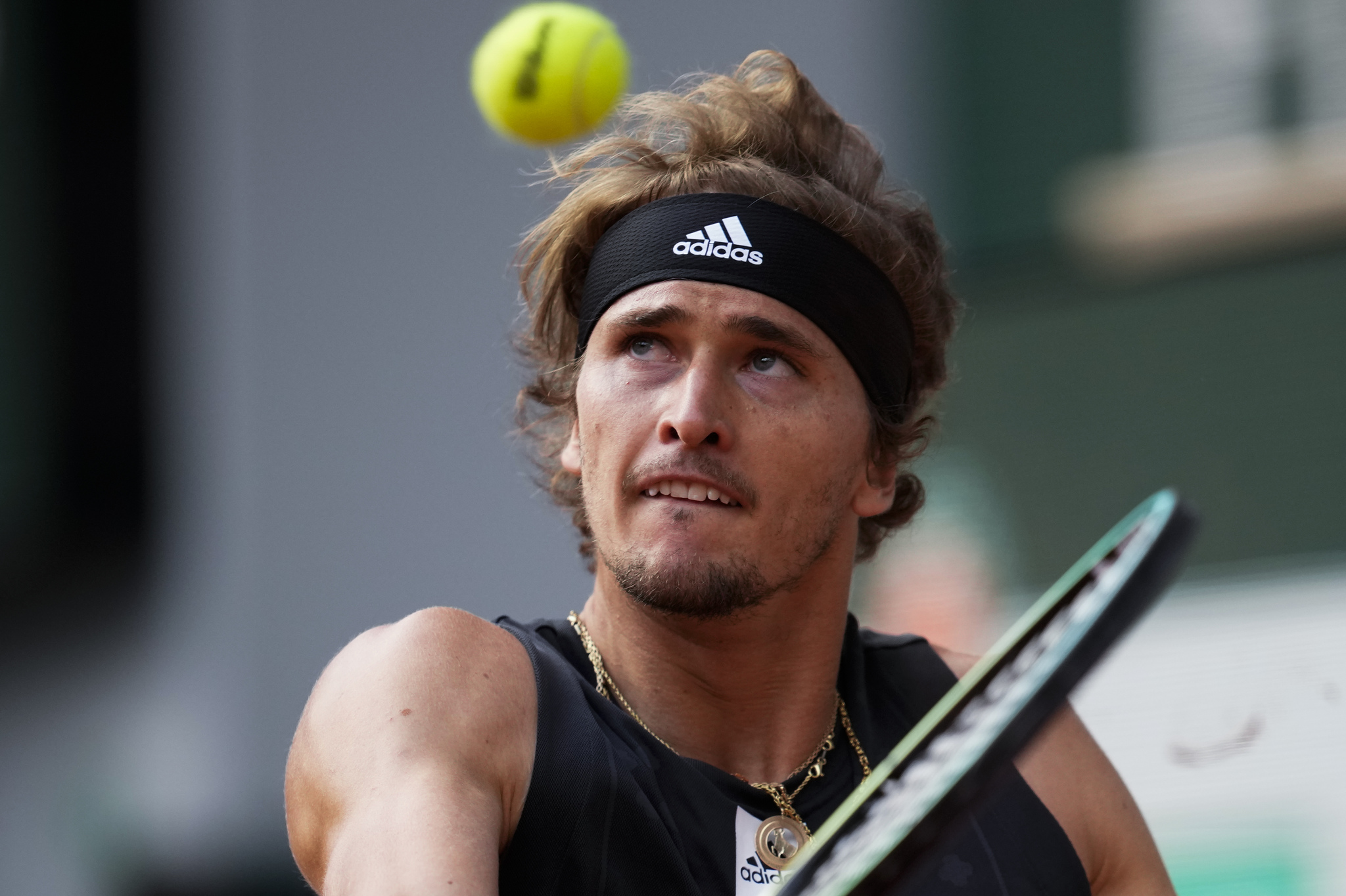 Germany's Alexander Zverev plays a shot against Spain's Carlos  lt;HIT gt;Alcaraz lt;/HIT gt; during their quarterfinal match at the French Open tennis tournament in Roland Garros stadium in Paris, France, Tuesday, May 31, 2022. (AP Photo/Christophe Ena)