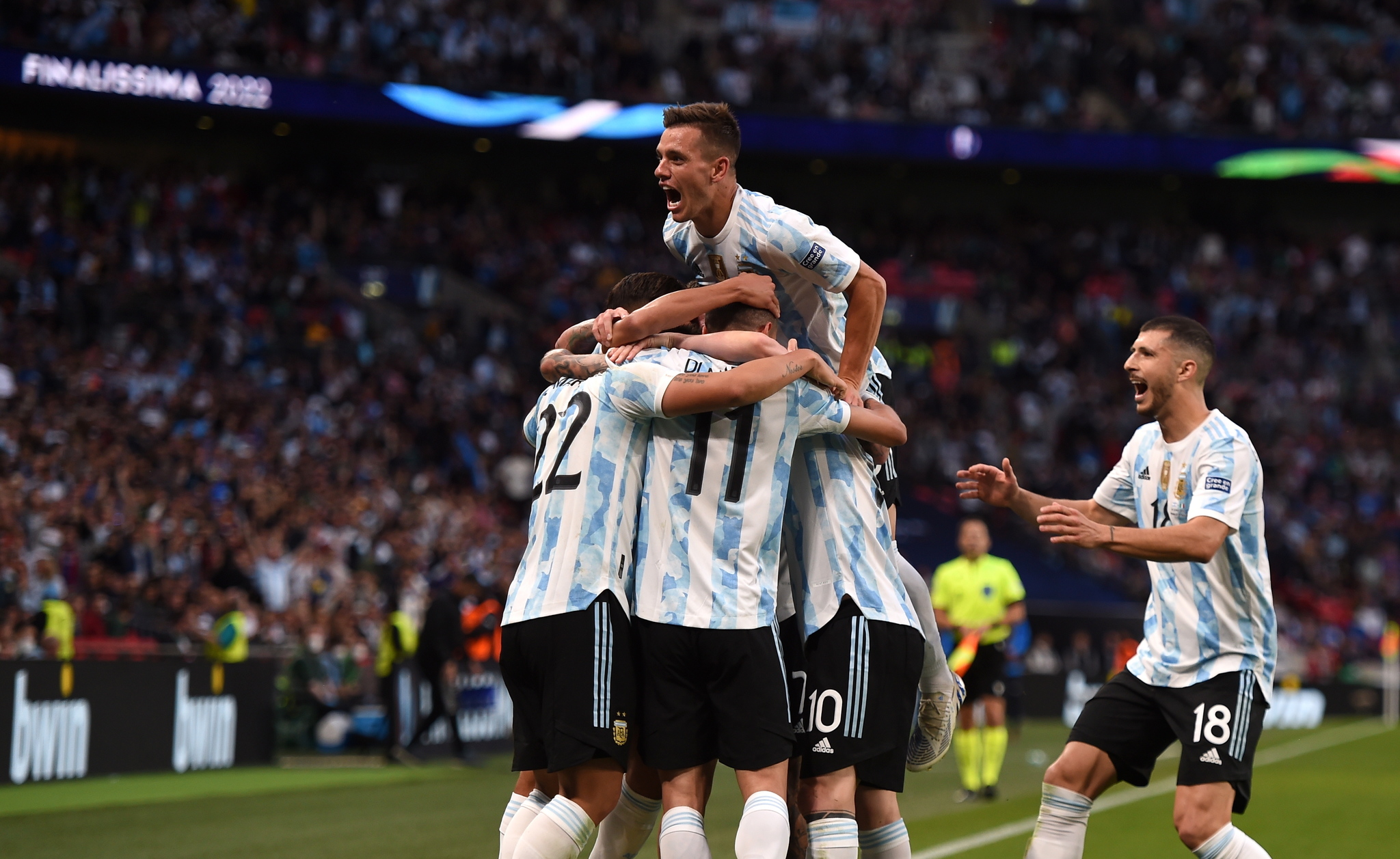 ¿Quién hizo los goles de Argentina contra Italia