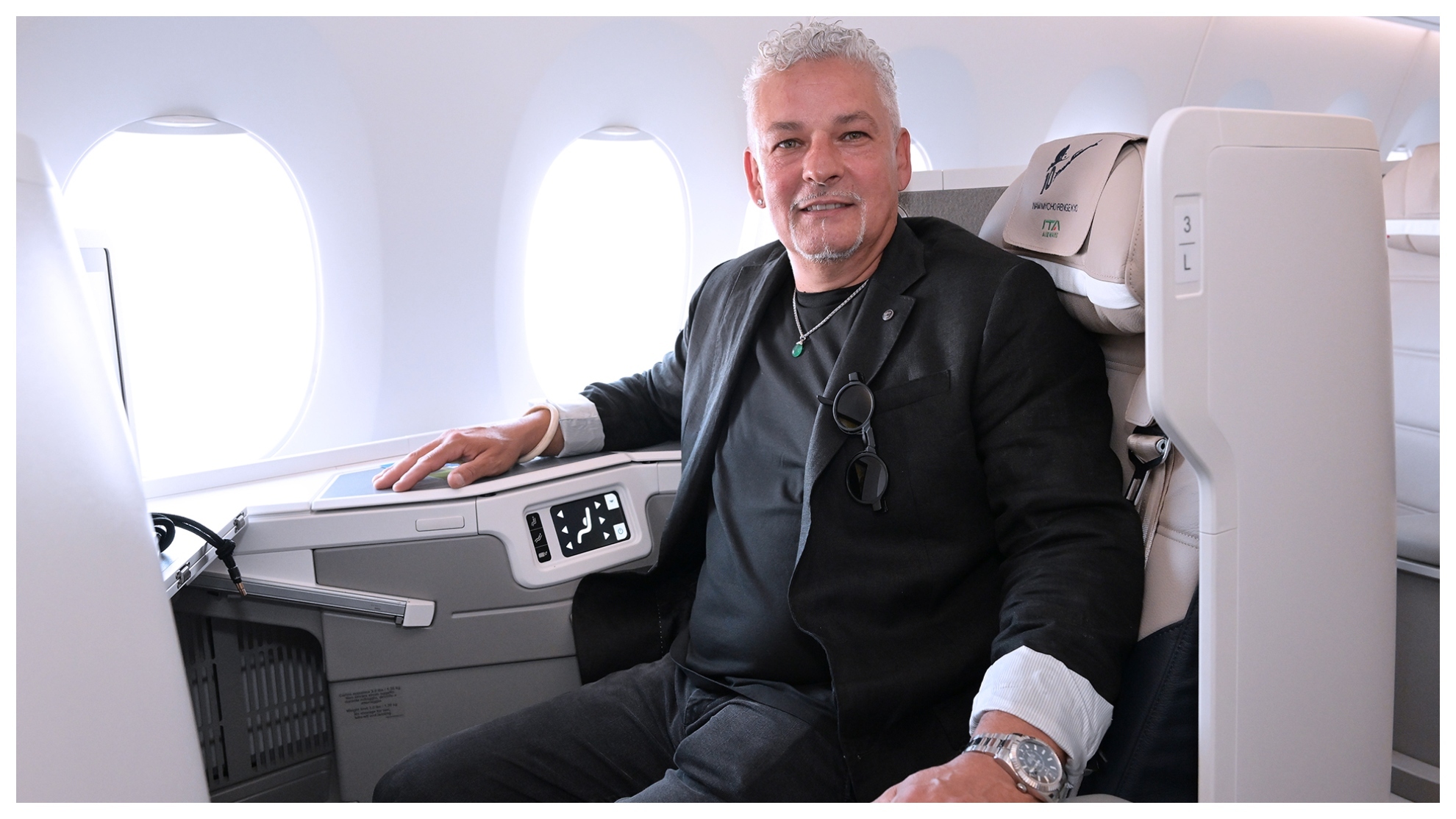 Roberto Baggio, en el avión que 'ITA Airways' ha estrenado en su honor.