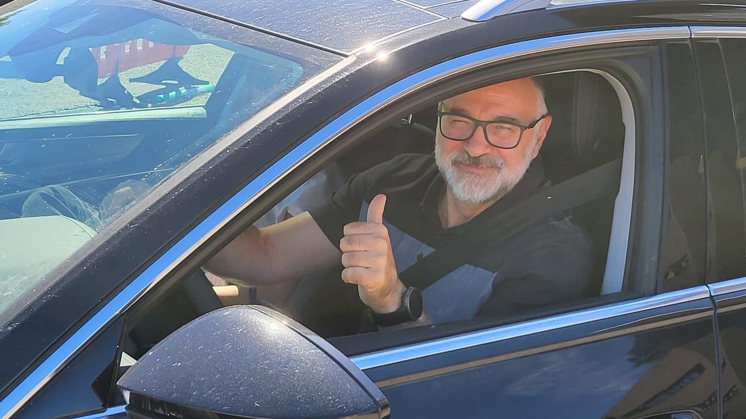Pablo Laso, en su coche, a la salida del hospital.