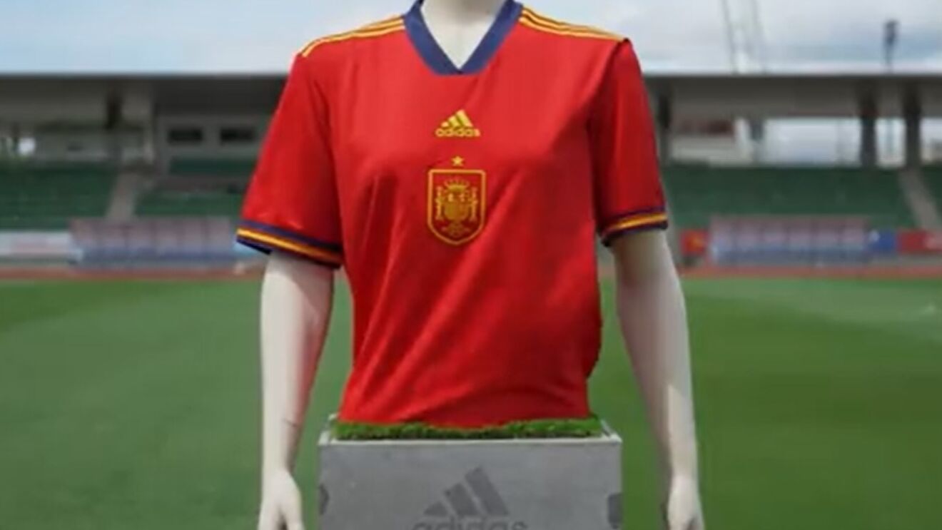 ¿Por qué España juega hoy ante la República Checa con la camiseta de la selección femenina?