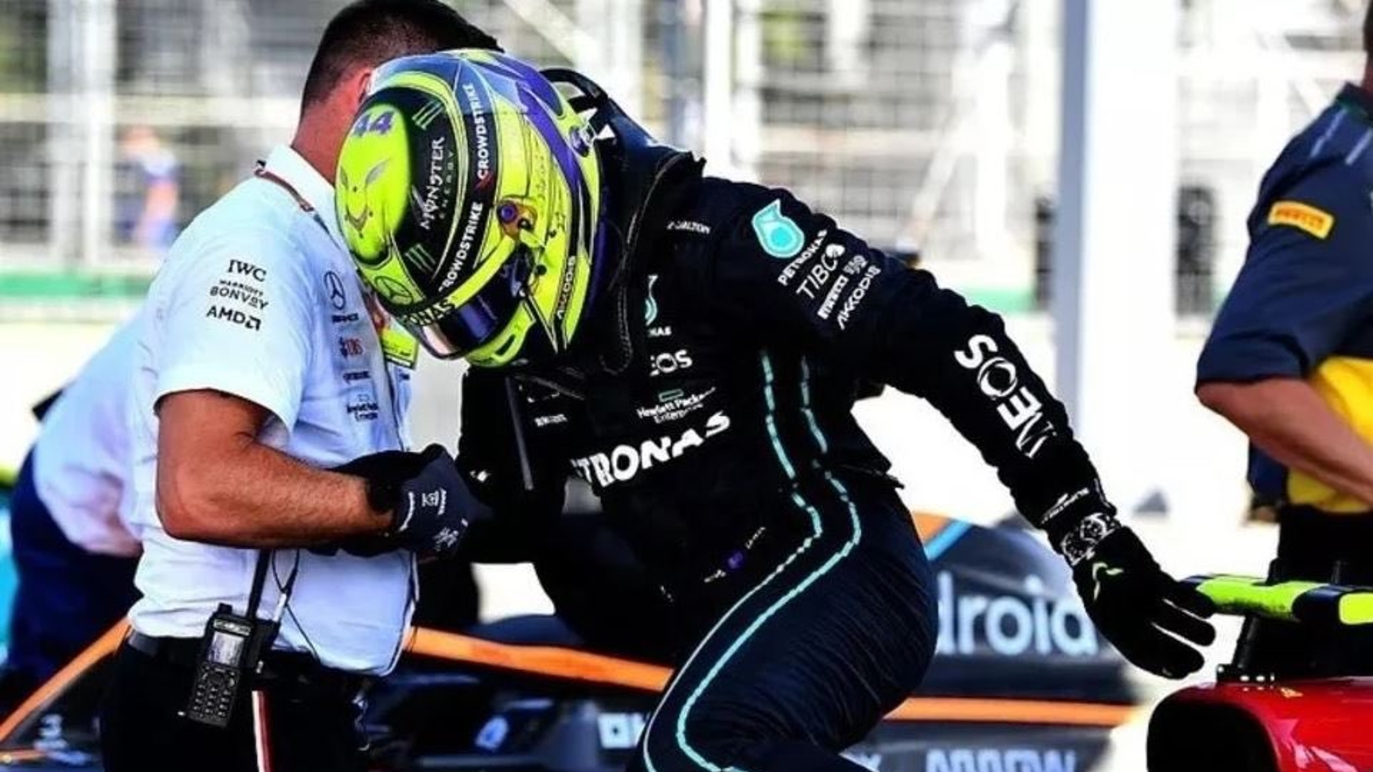GP Azerbaiyán F1 2022: Hamilton se bajó 'doblado' de su coche en Bakú |  Marca