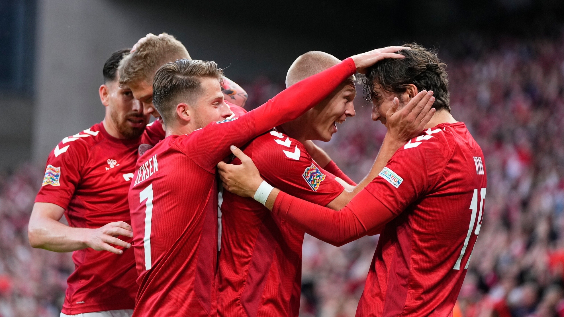 Dinamarca celebrando el primer gol en Copenhague