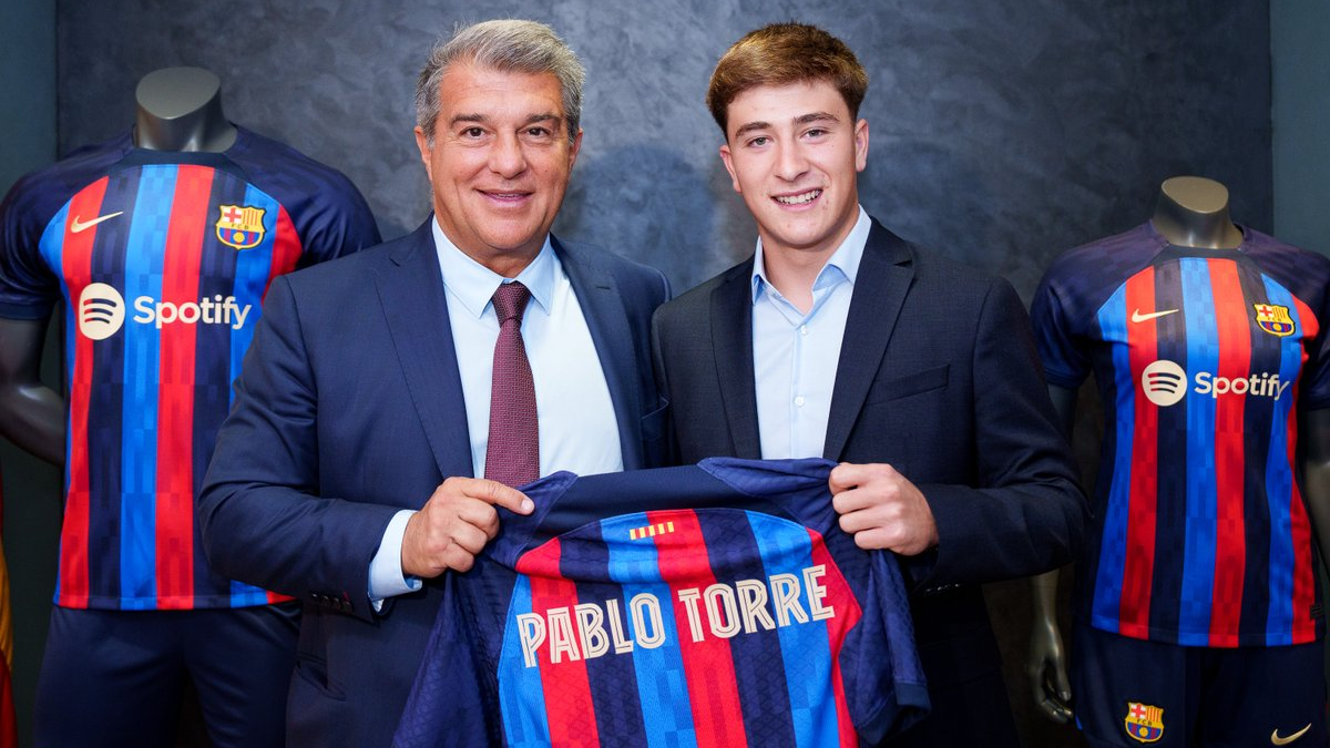 Pablo Torre: Pablo Torre firma su contrato y ya luce los colores del Barça | Marca