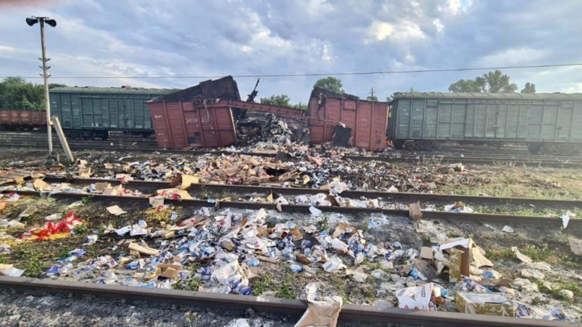 El tren del chef José Andrés con un vagón destruido por un misil ruso.