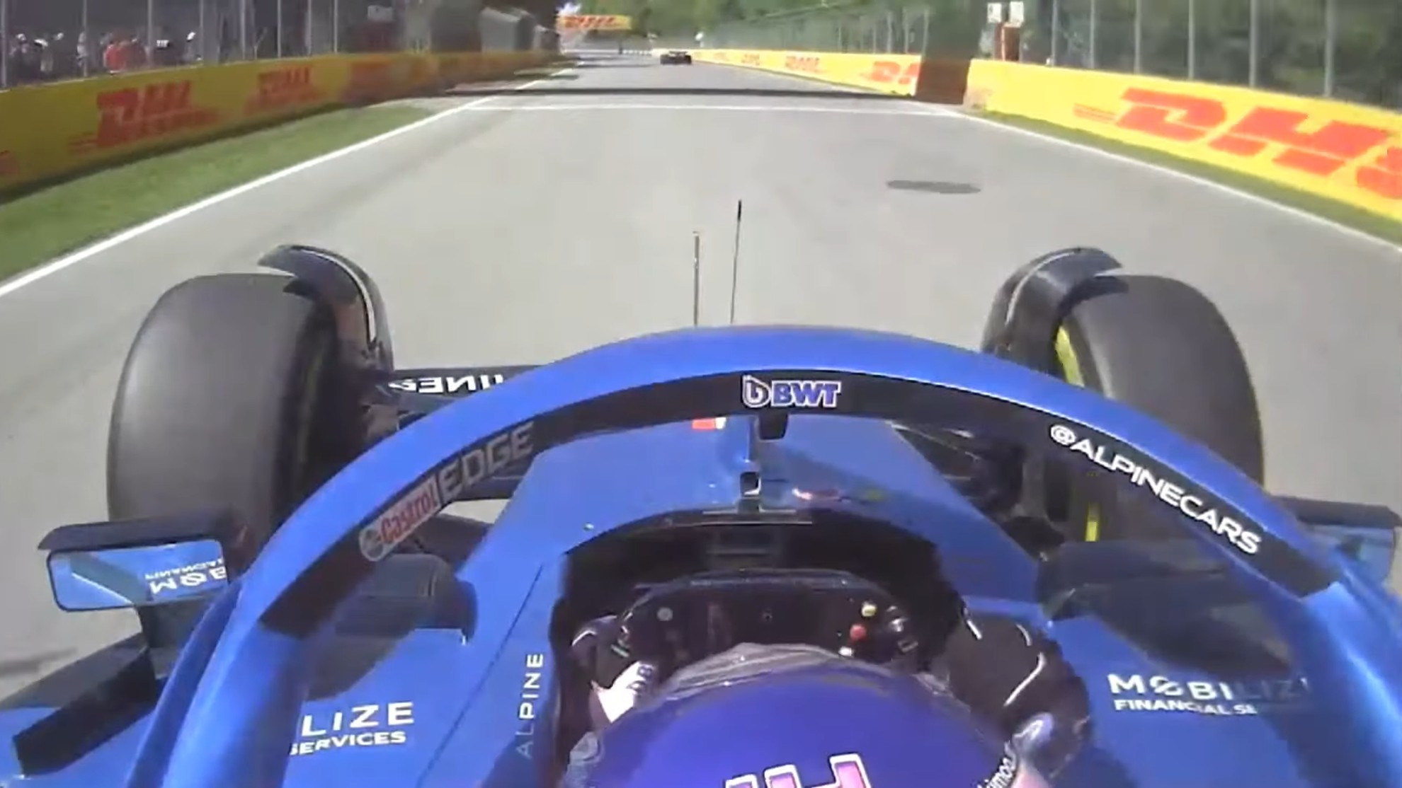 Alonso descarga su furia contra el Alpine A522.