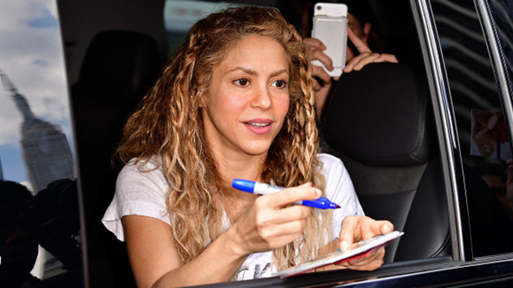 Shakira y su dura situación; tiene varios acosadores que le gritan desde la calle y le dejan cartas