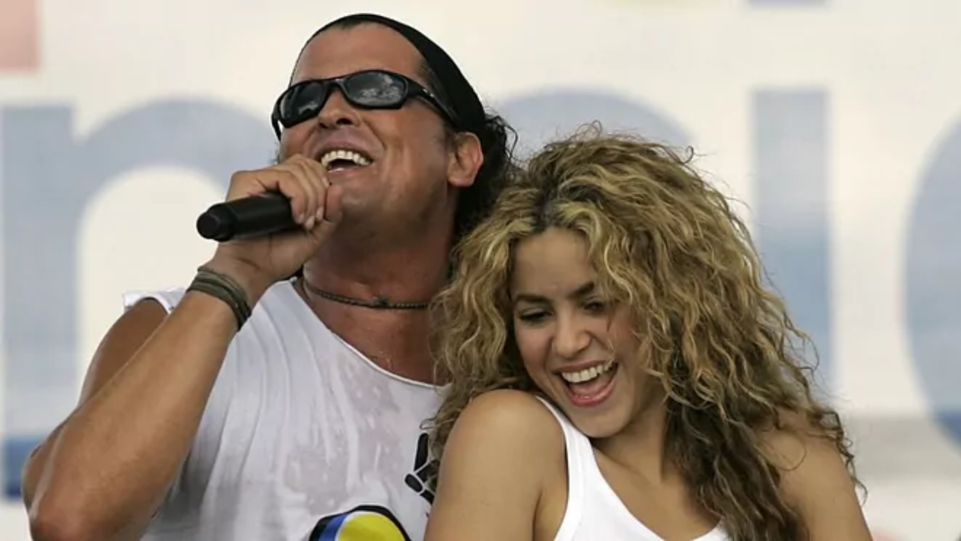 Carlos Vives rompe el silencio sobre el estado de Shakira tras terminar con Piqué: "Está triste"